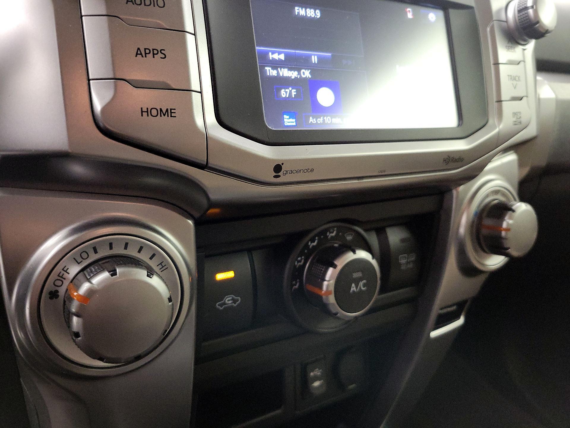 Thumbnail: 2015 Toyota 4Runner - 17
