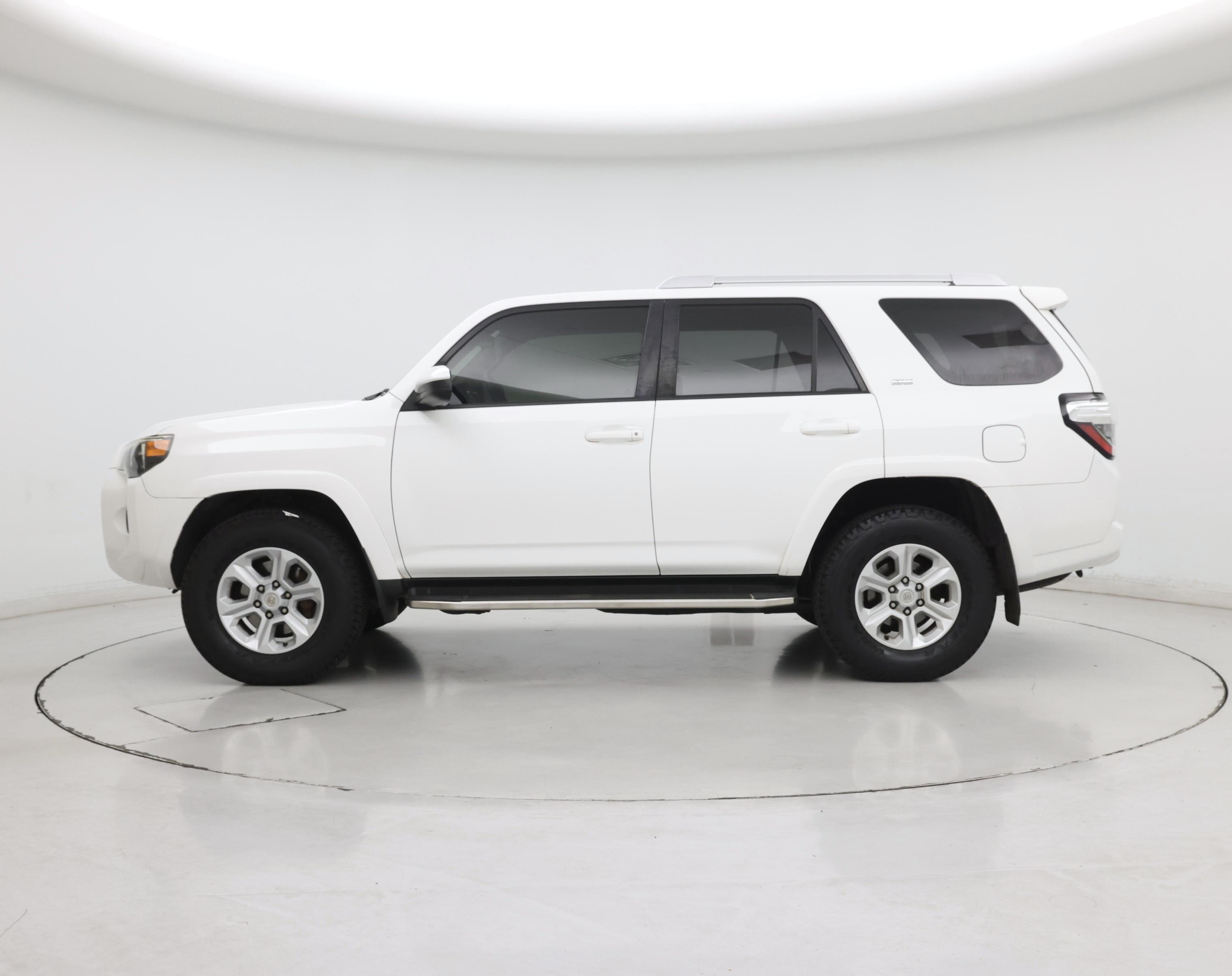 Thumbnail: 2015 Toyota 4Runner - 3
