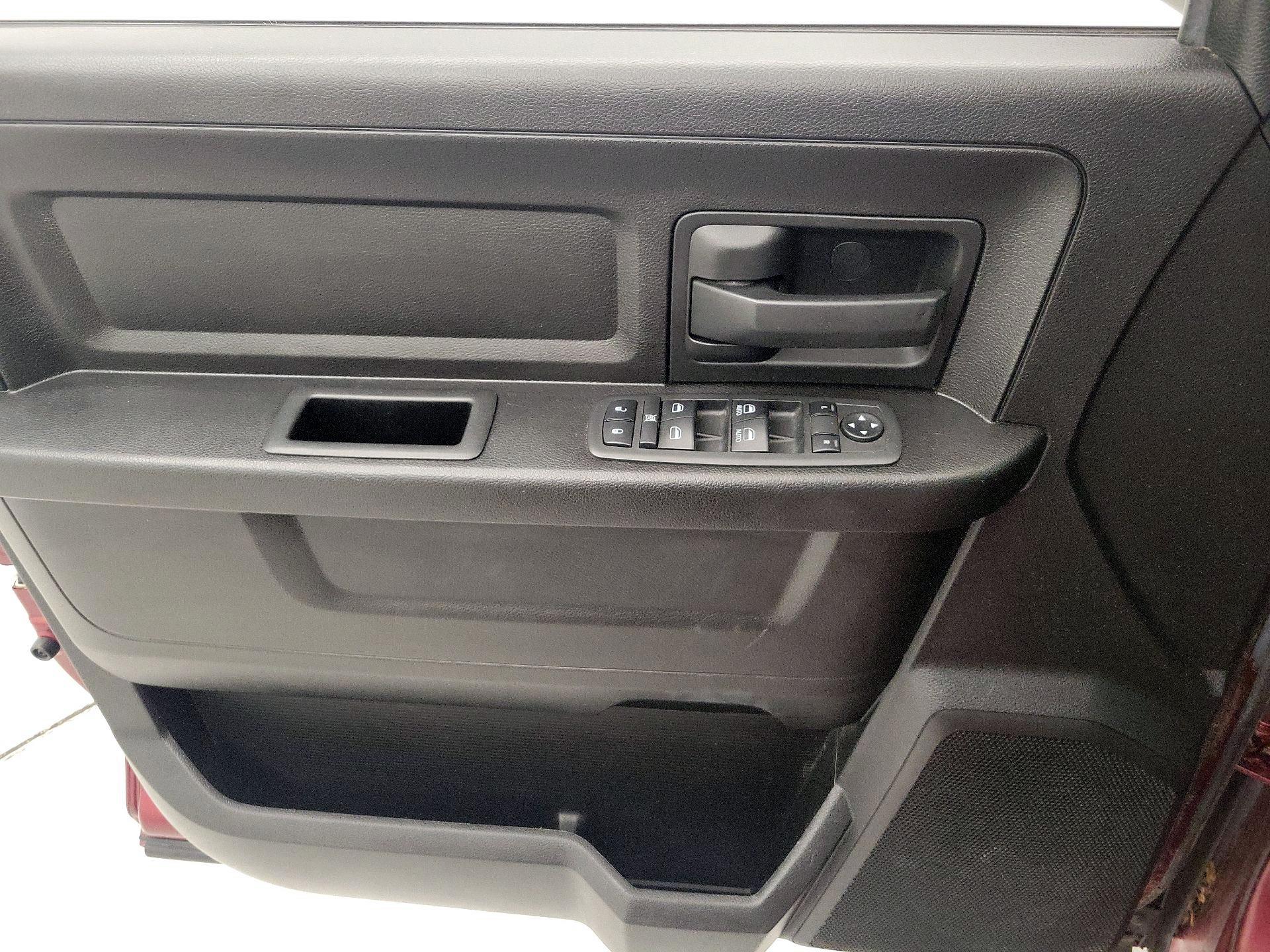 Thumbnail: 2019 RAM 1500 Classic - 12