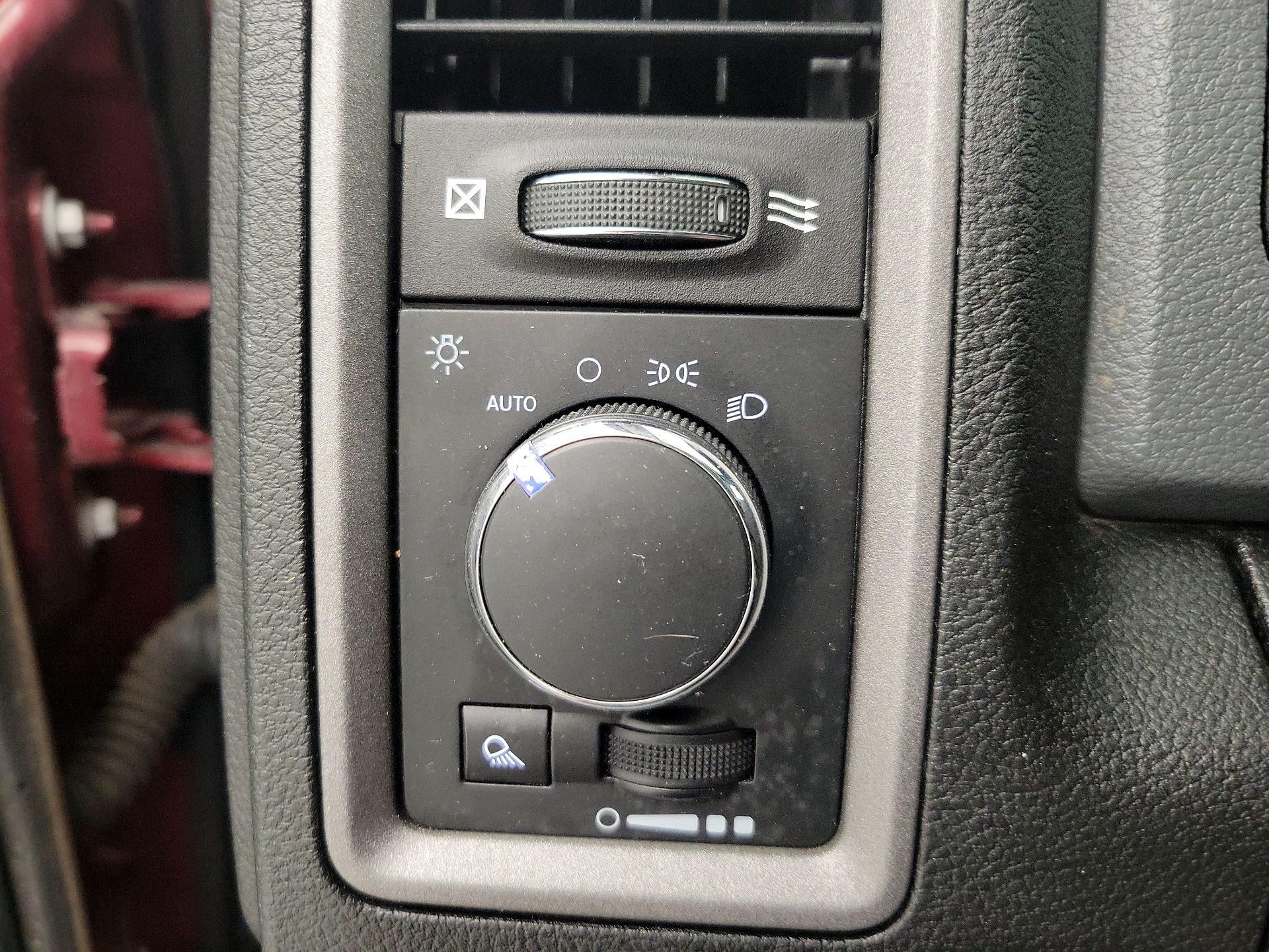 Thumbnail: 2019 RAM 1500 Classic - 13
