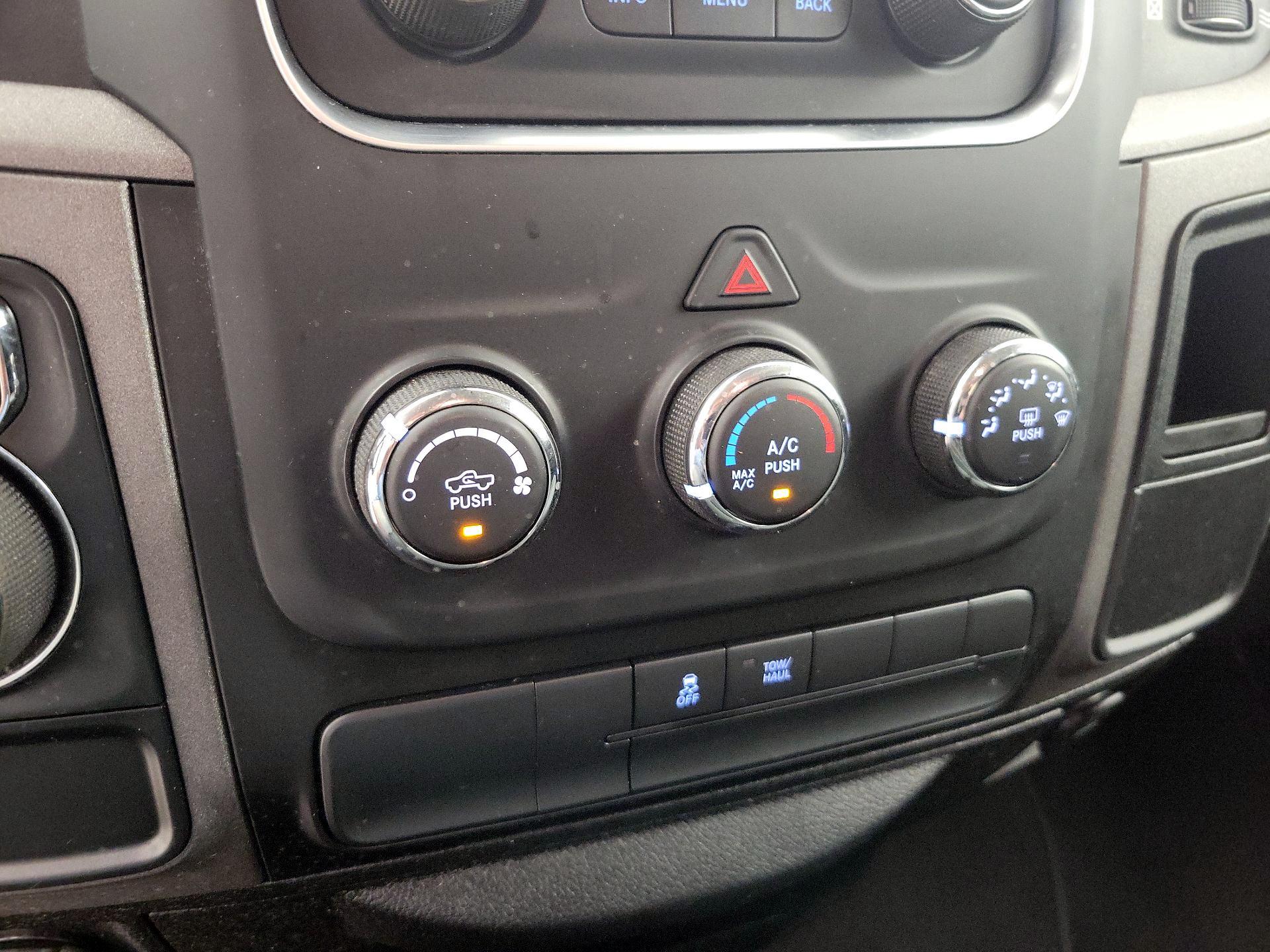 Thumbnail: 2019 RAM 1500 Classic - 16