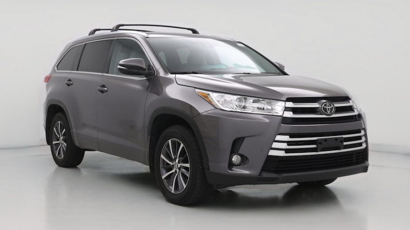 2017 Toyota Highlander XLE Hero Image
