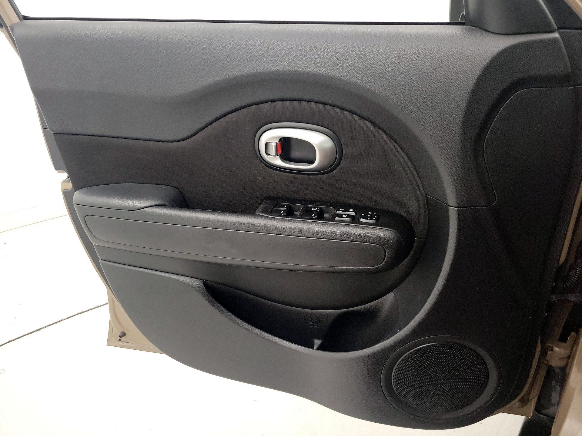 Thumbnail: 2016 Kia Soul - 12