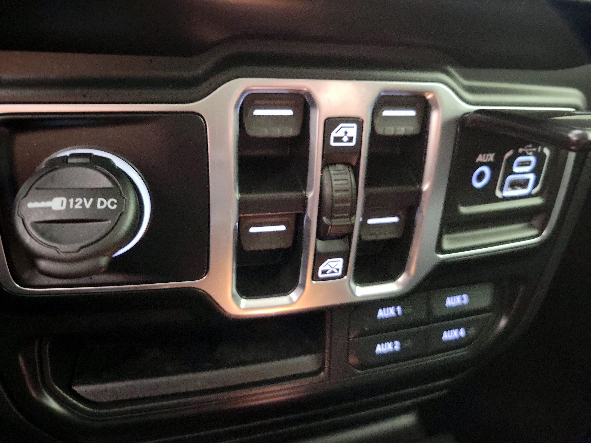 Thumbnail: 2021 Jeep Gladiator - 18