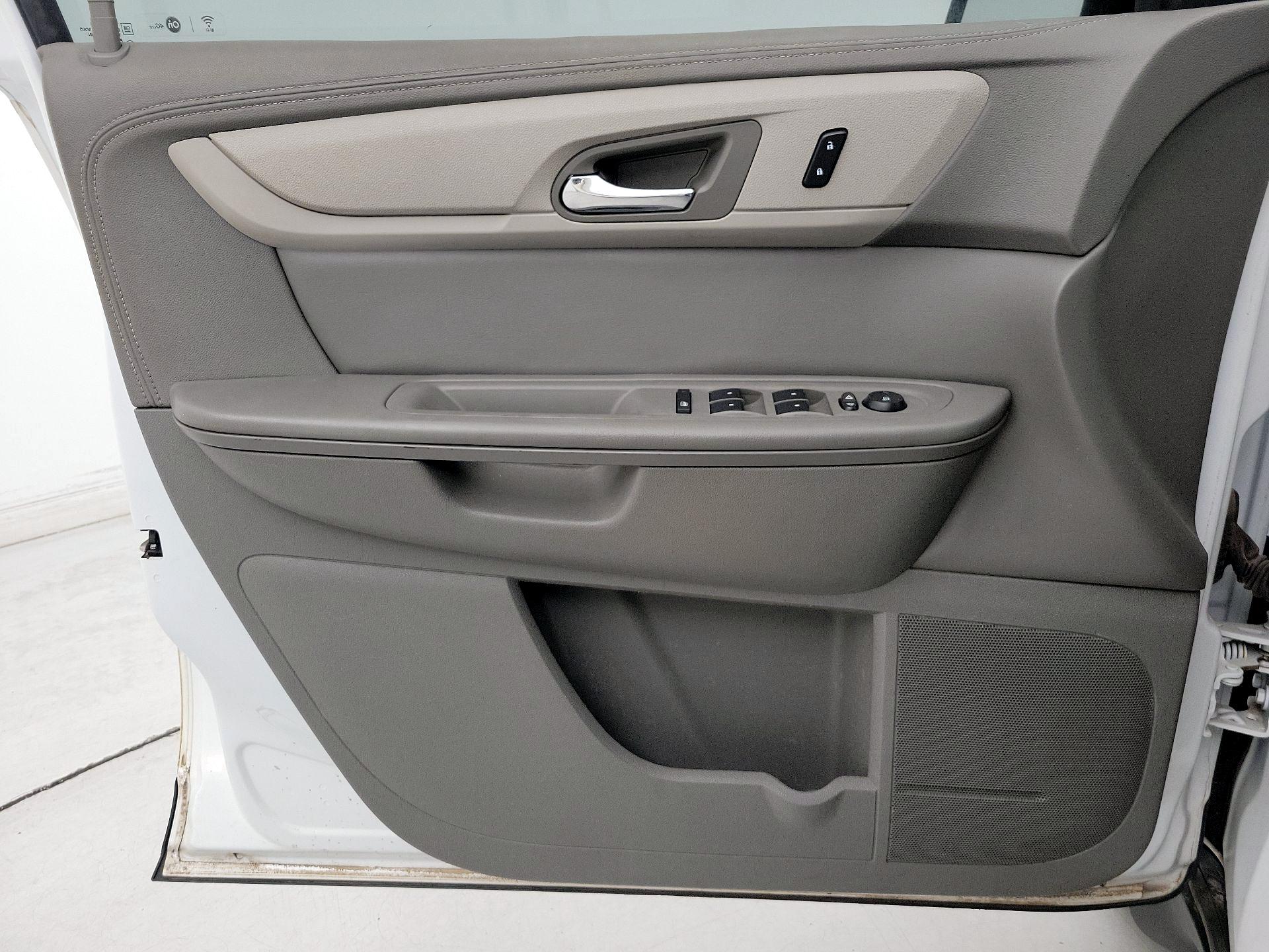 Thumbnail: 2017 Chevrolet Traverse - 12