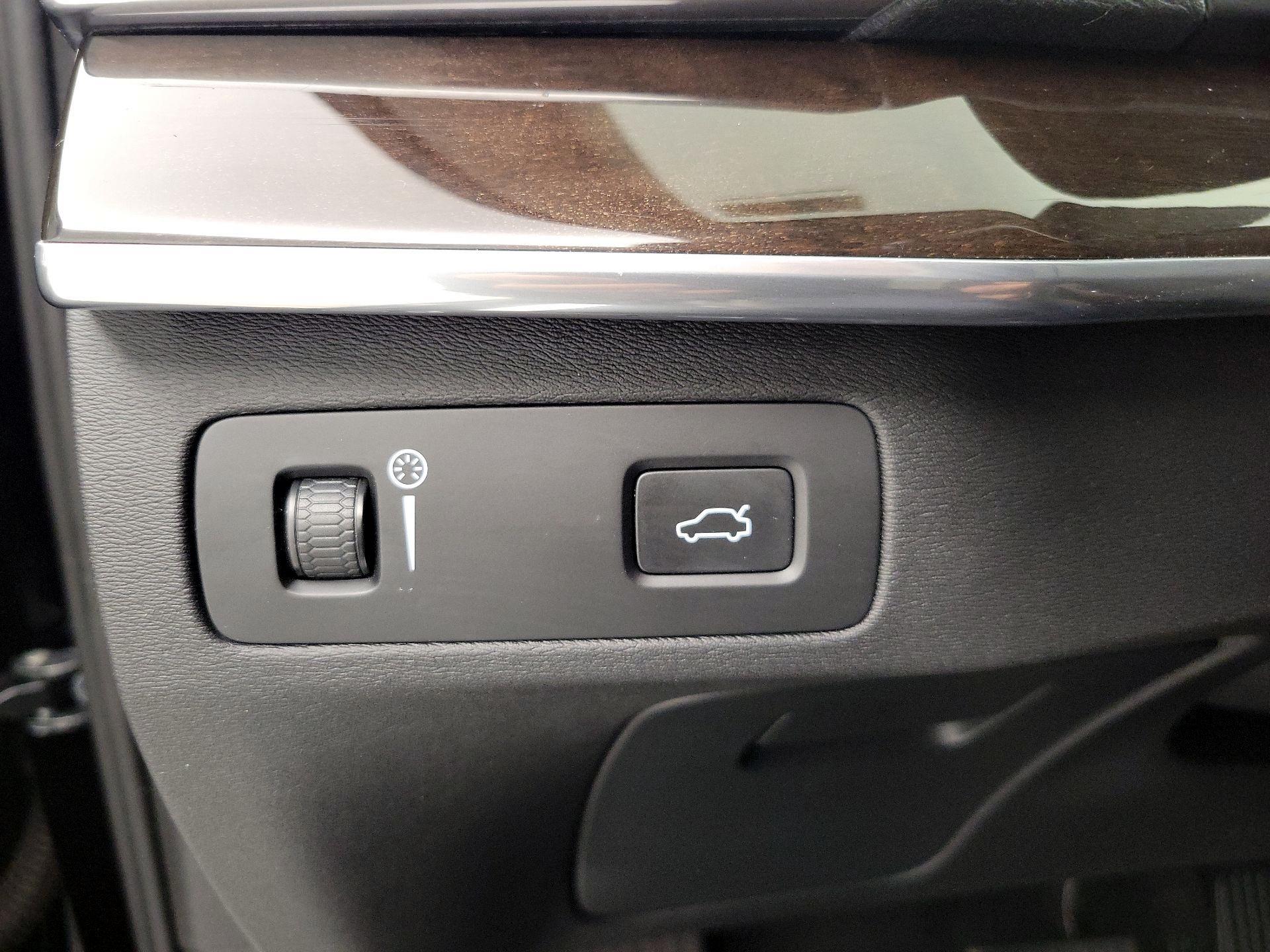 Thumbnail: 2019 Volvo XC90 - 13