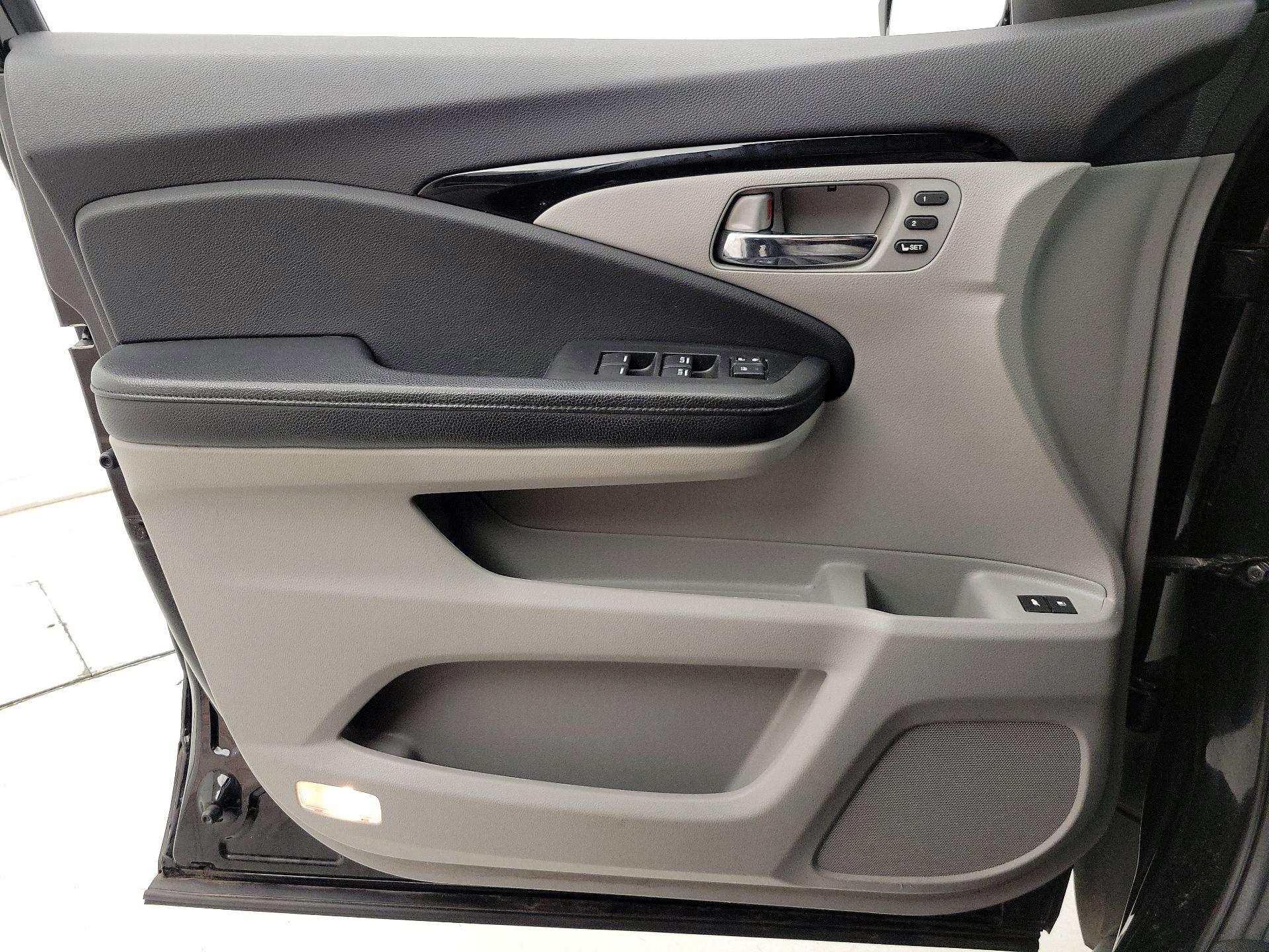 Thumbnail: 2019 Honda Pilot - 12
