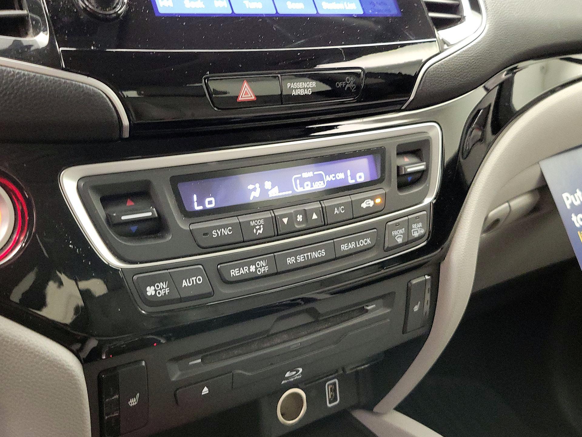 Thumbnail: 2019 Honda Pilot - 16