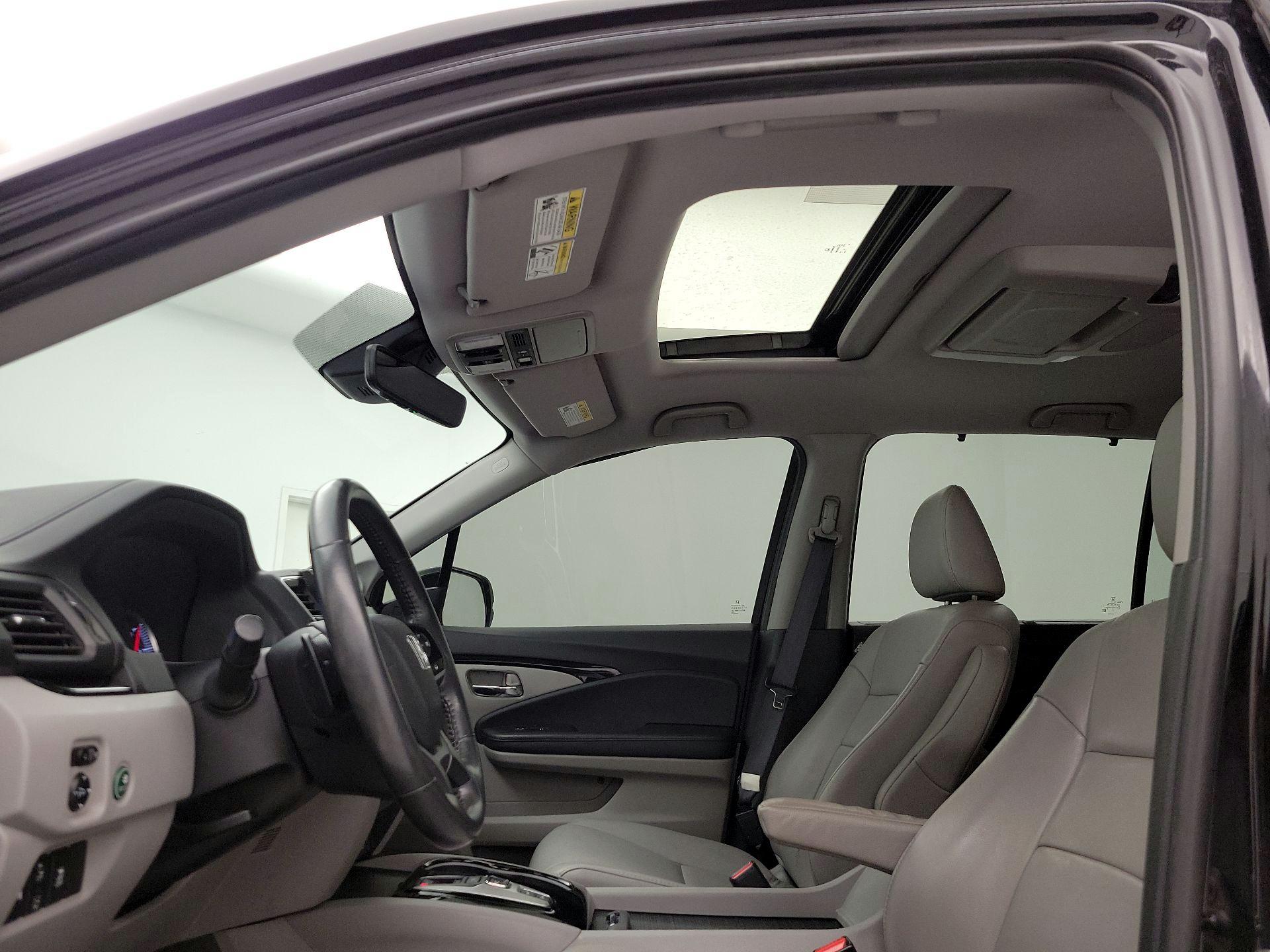 Thumbnail: 2019 Honda Pilot - 19