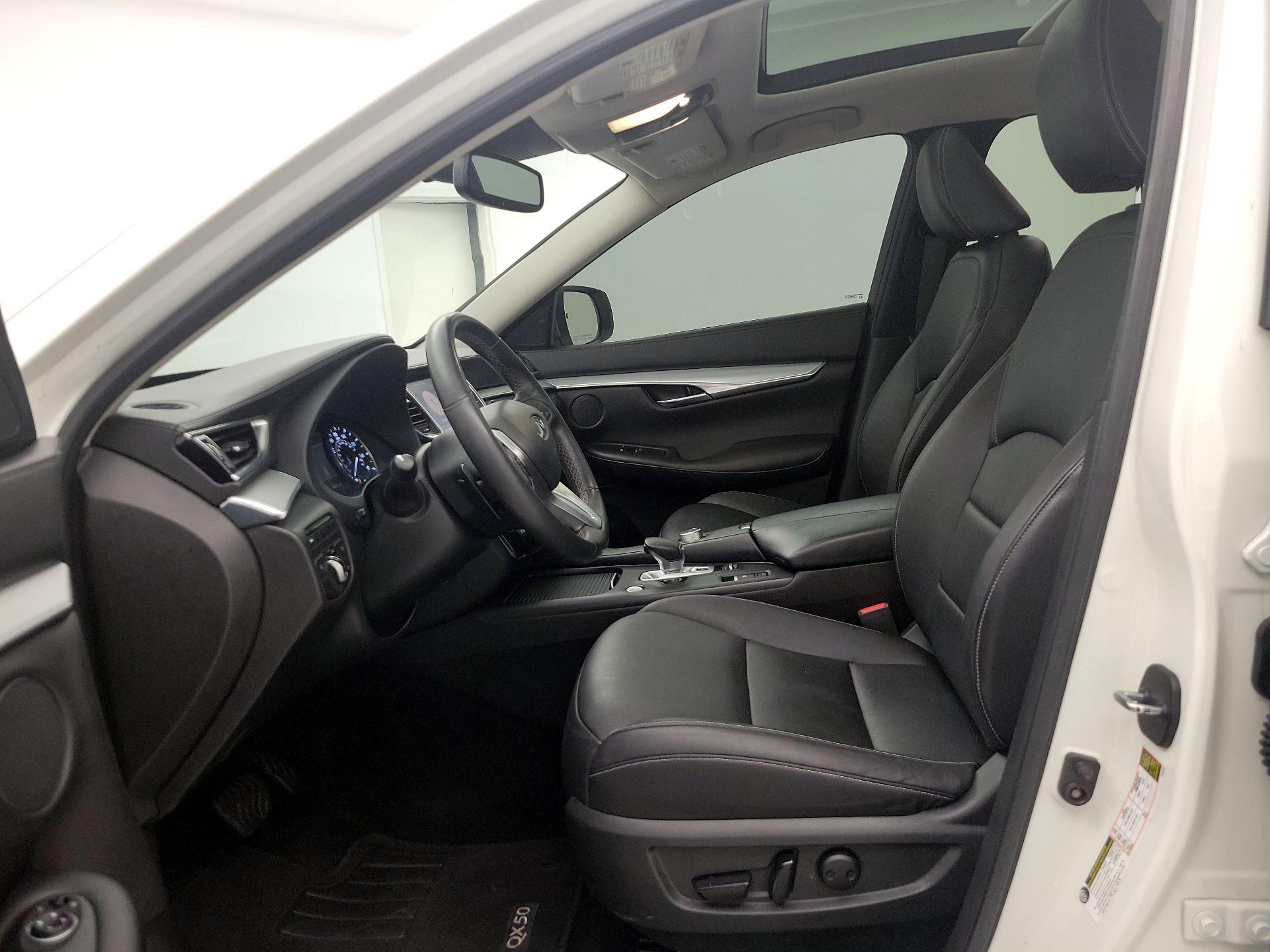 Thumbnail: 2019 INFINITI QX50 - 11