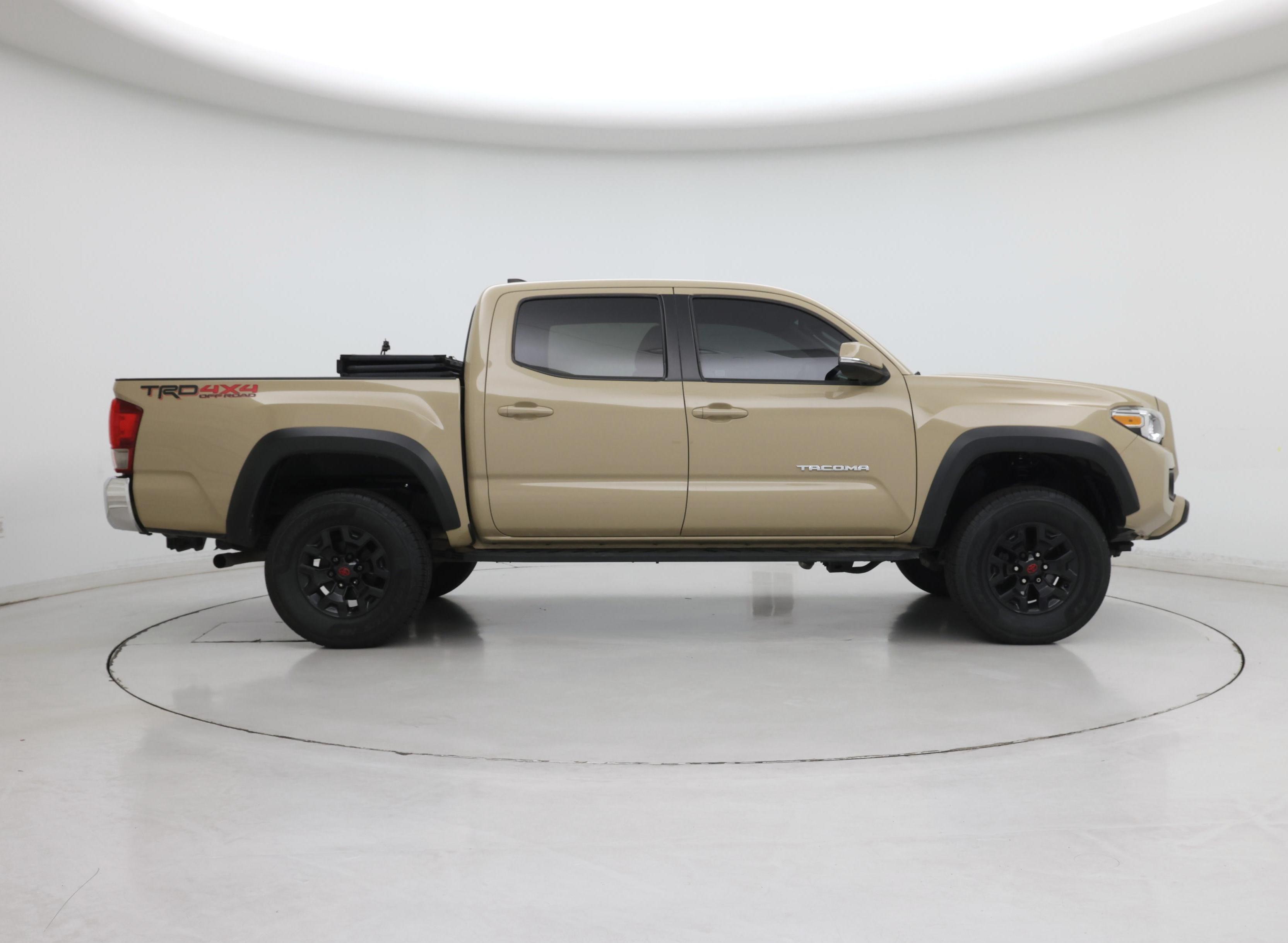 Thumbnail: 2017 Toyota Tacoma - 7