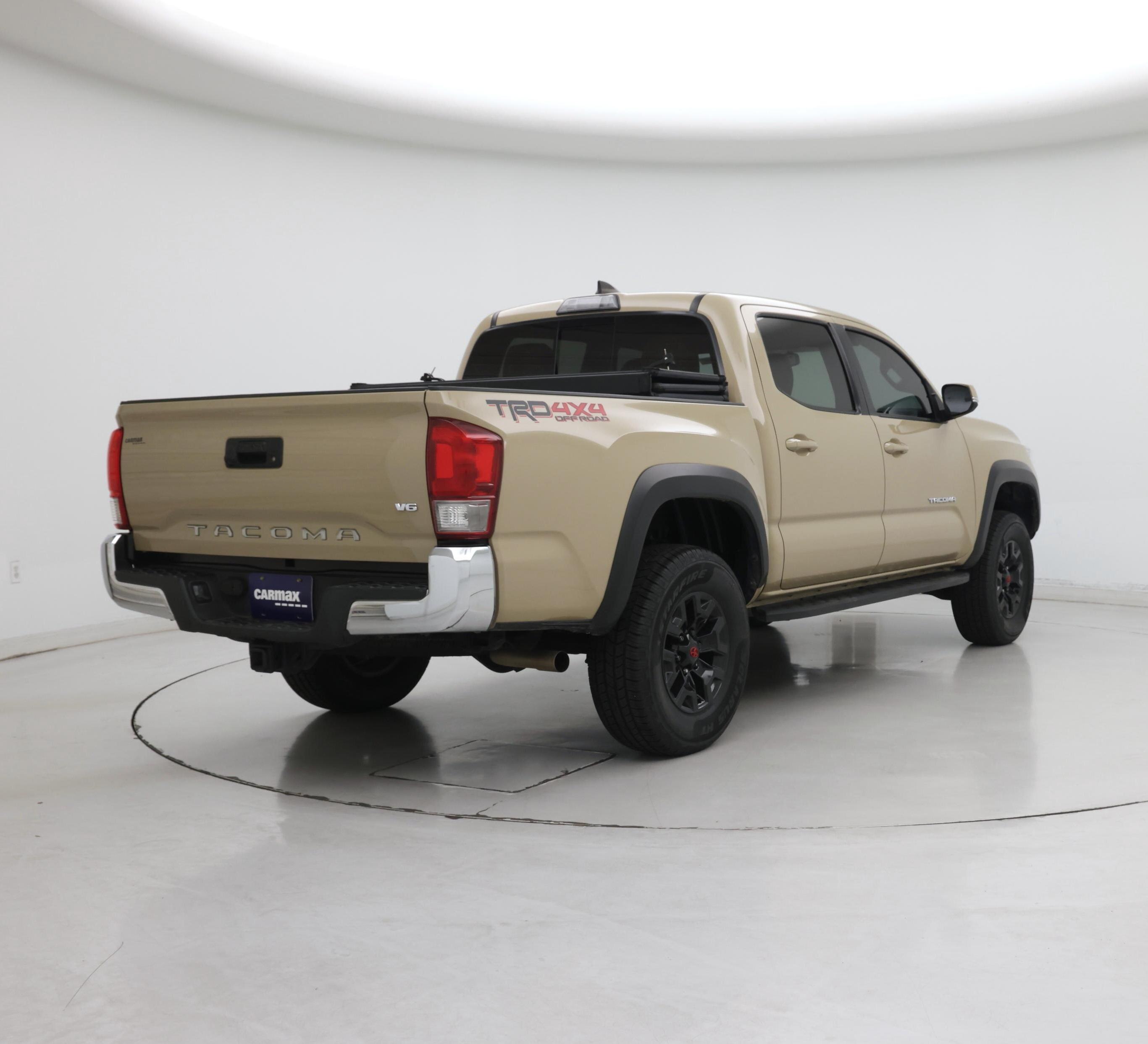 Thumbnail: 2017 Toyota Tacoma - 8