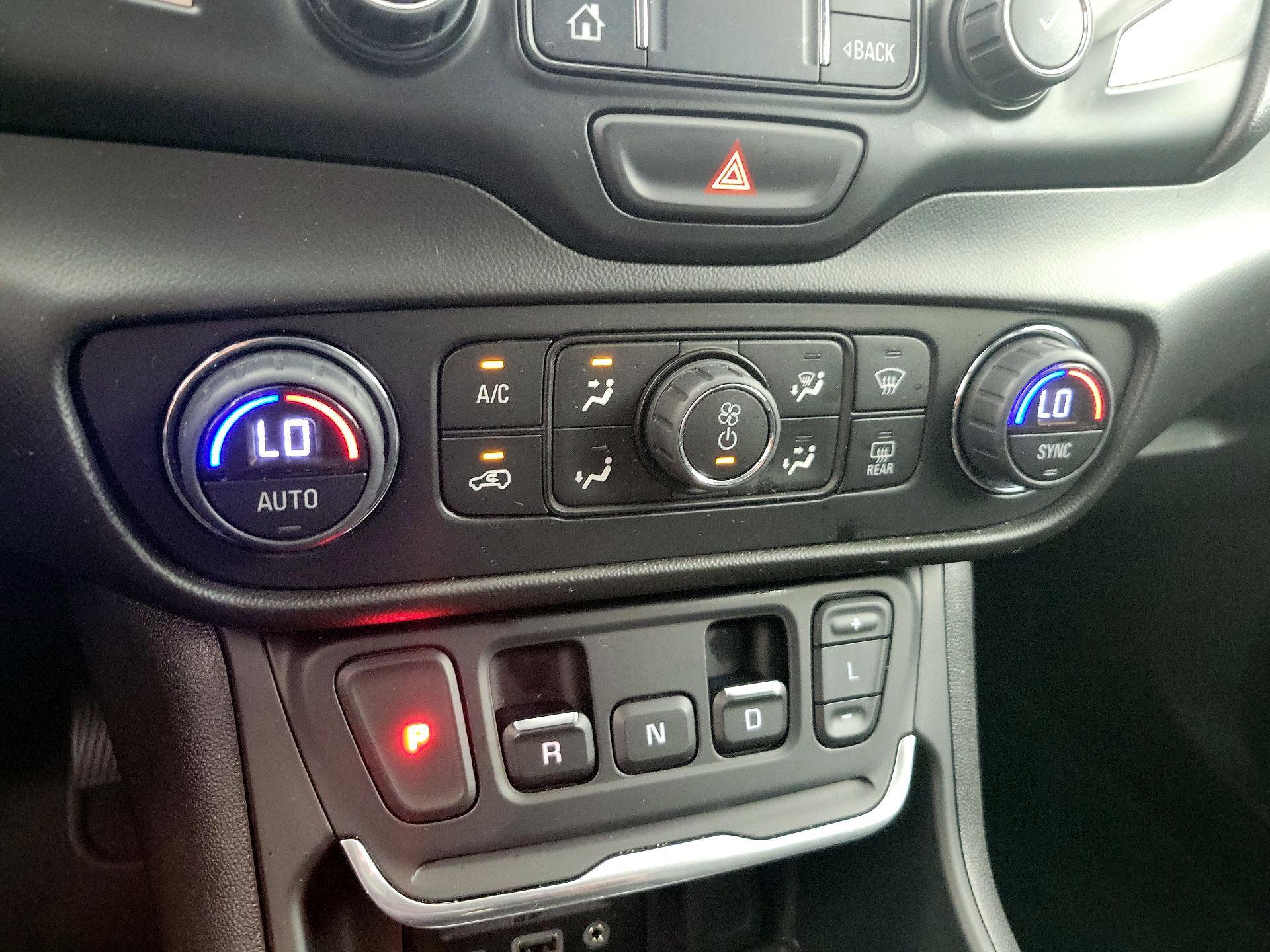 Thumbnail: 2020 GMC Terrain - 16