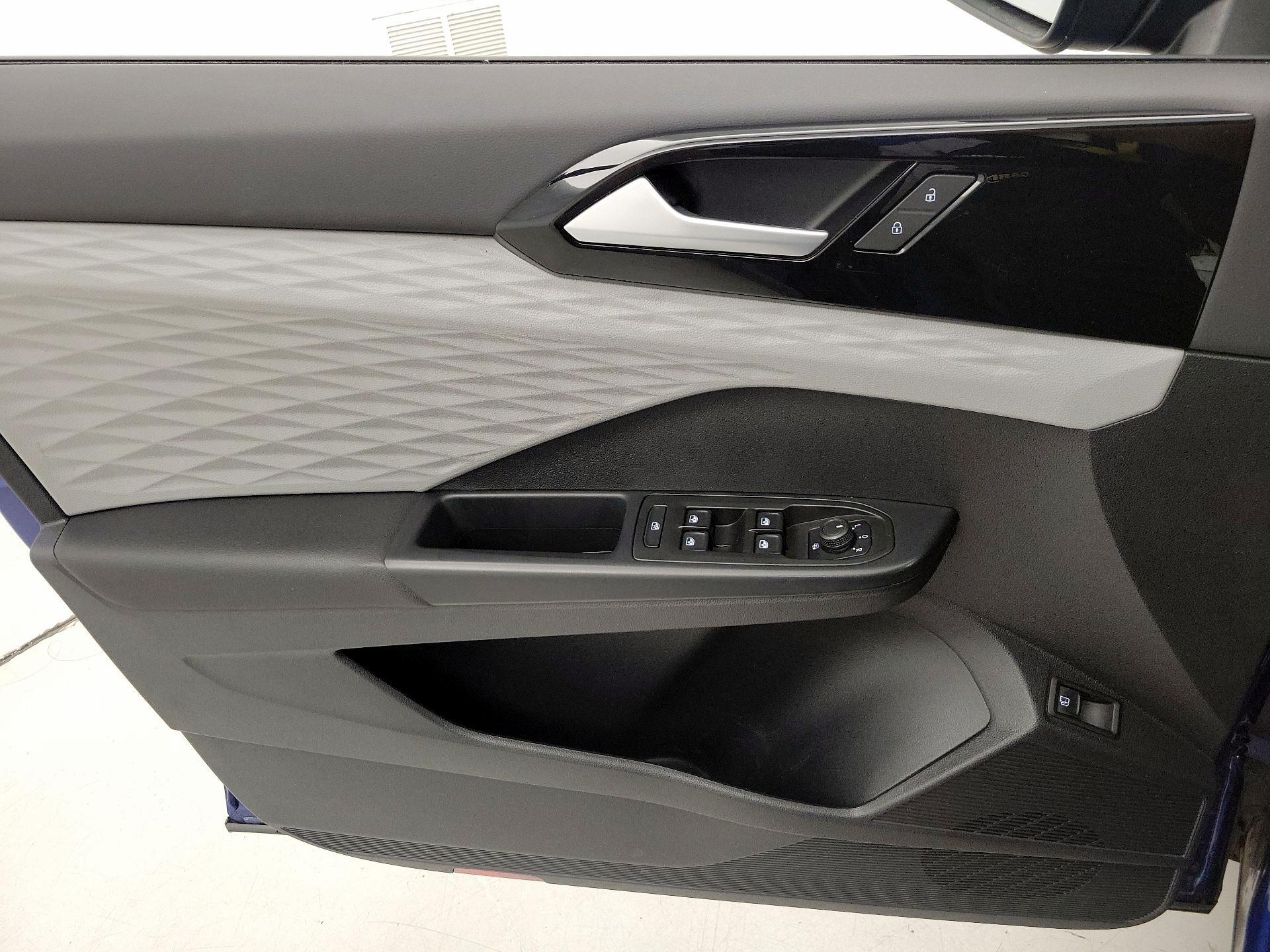 Thumbnail: 2022 Volkswagen Taos - 12