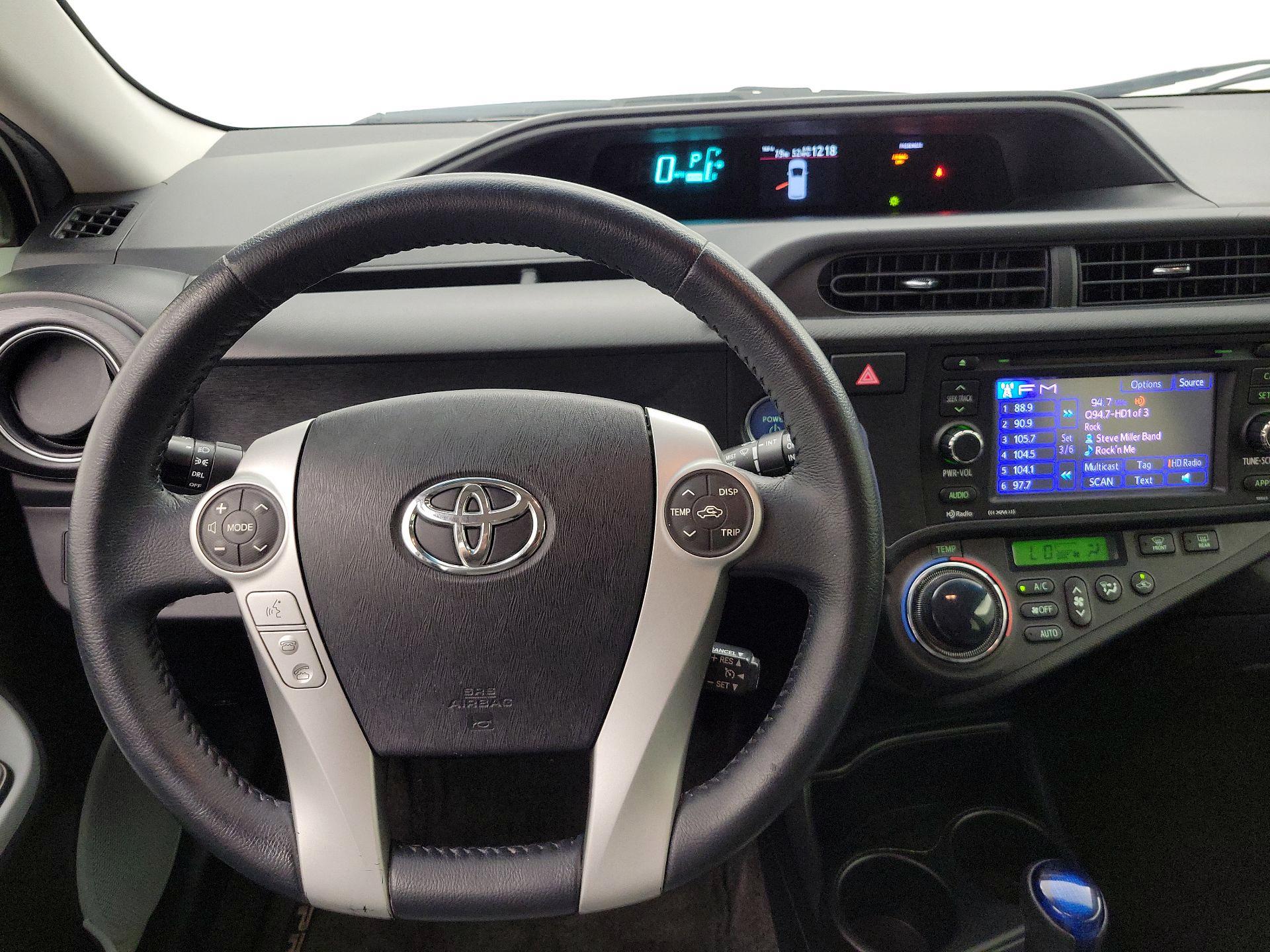Thumbnail: 2013 Toyota Prius c - 10