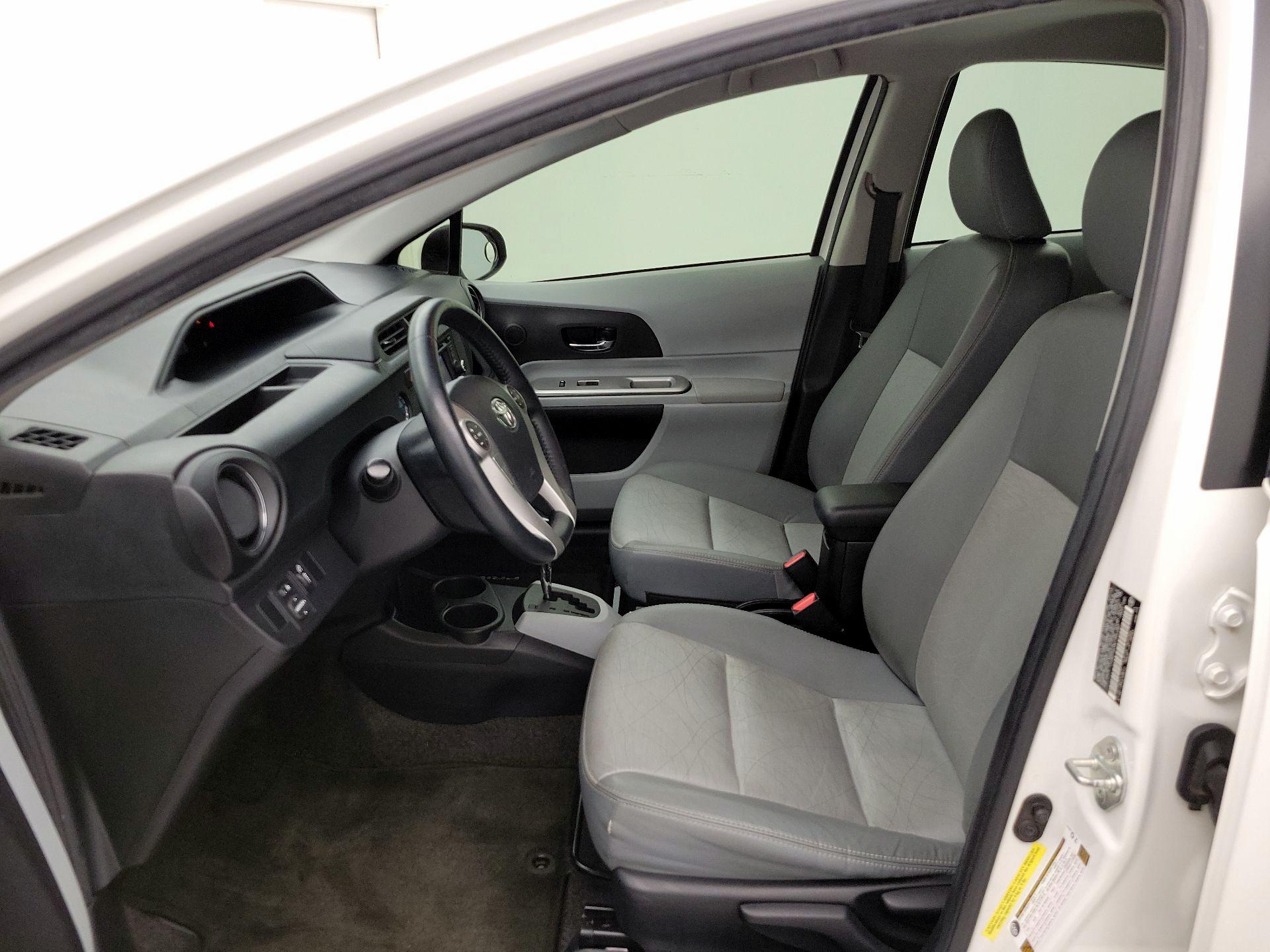 Thumbnail: 2013 Toyota Prius c - 11