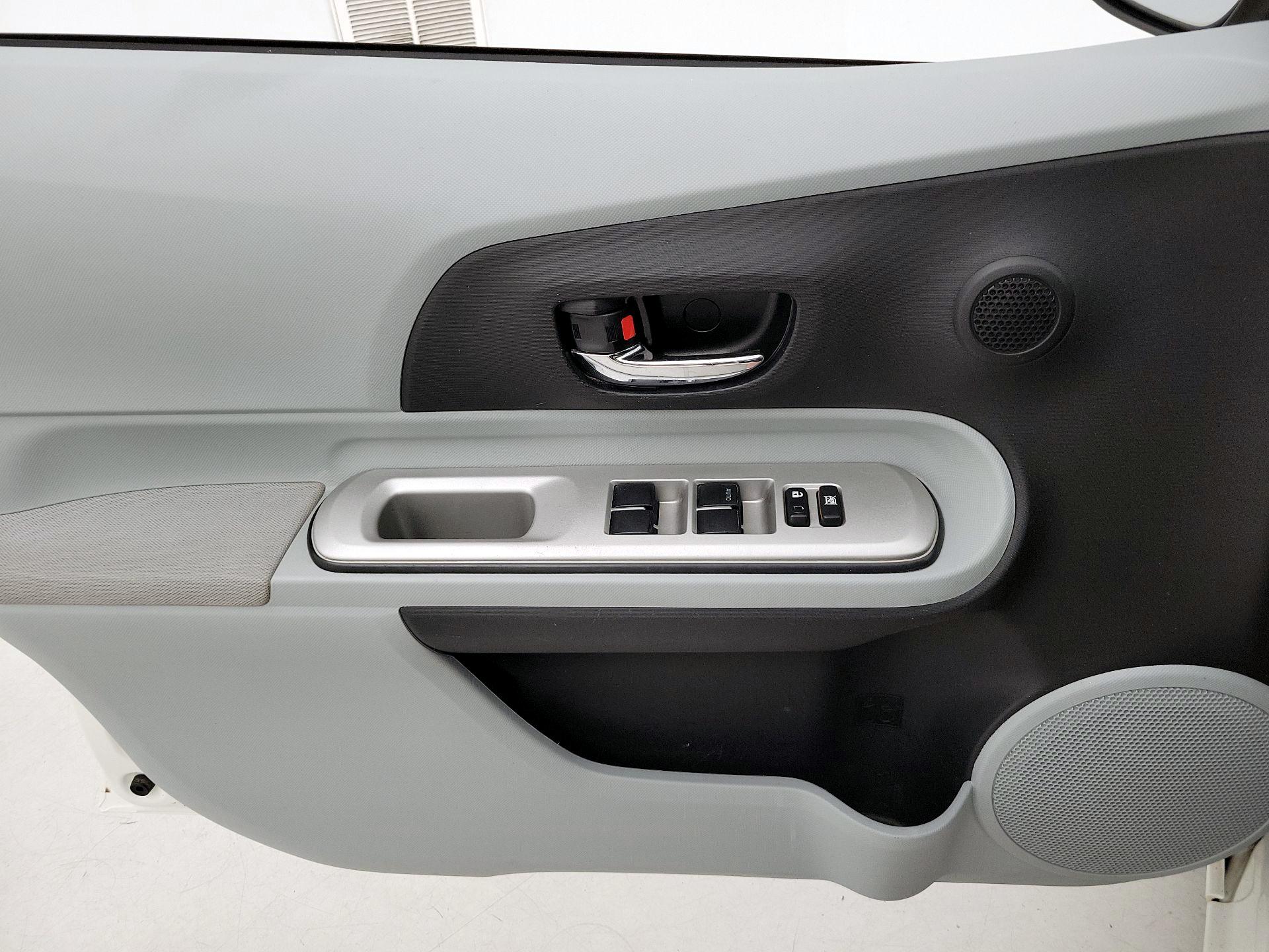 Thumbnail: 2013 Toyota Prius c - 12