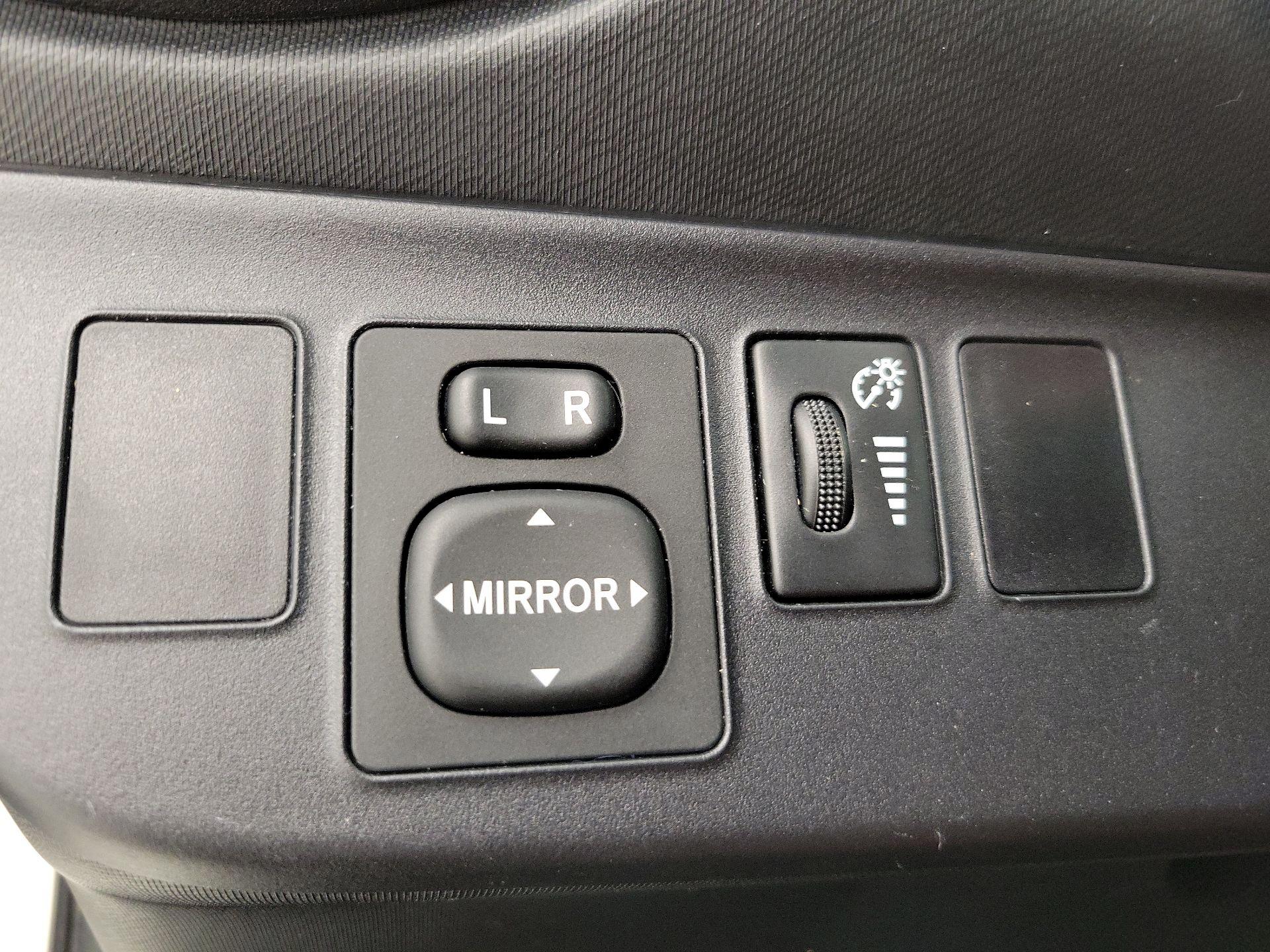 Thumbnail: 2013 Toyota Prius c - 13
