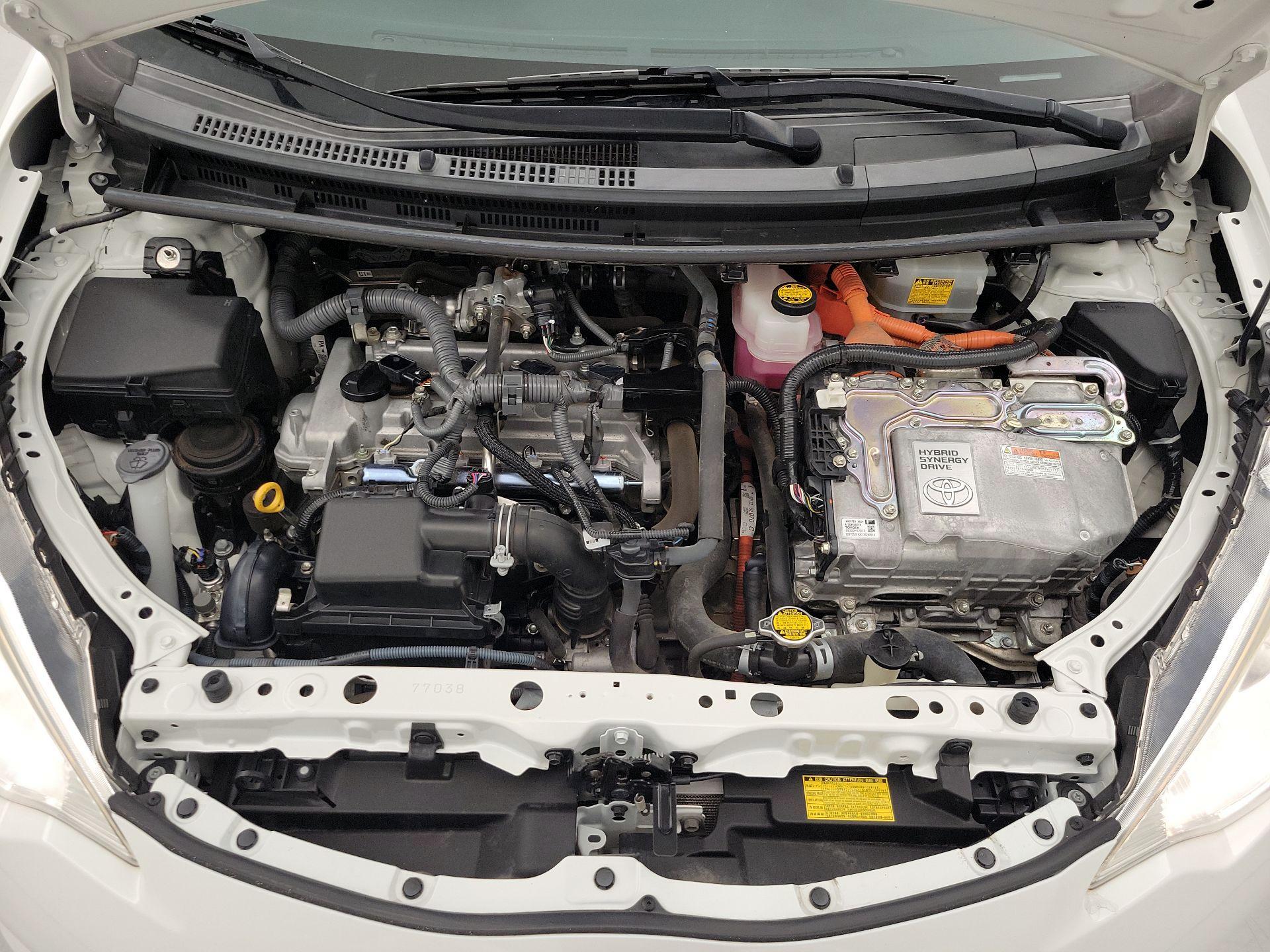 Thumbnail: 2013 Toyota Prius c - 20