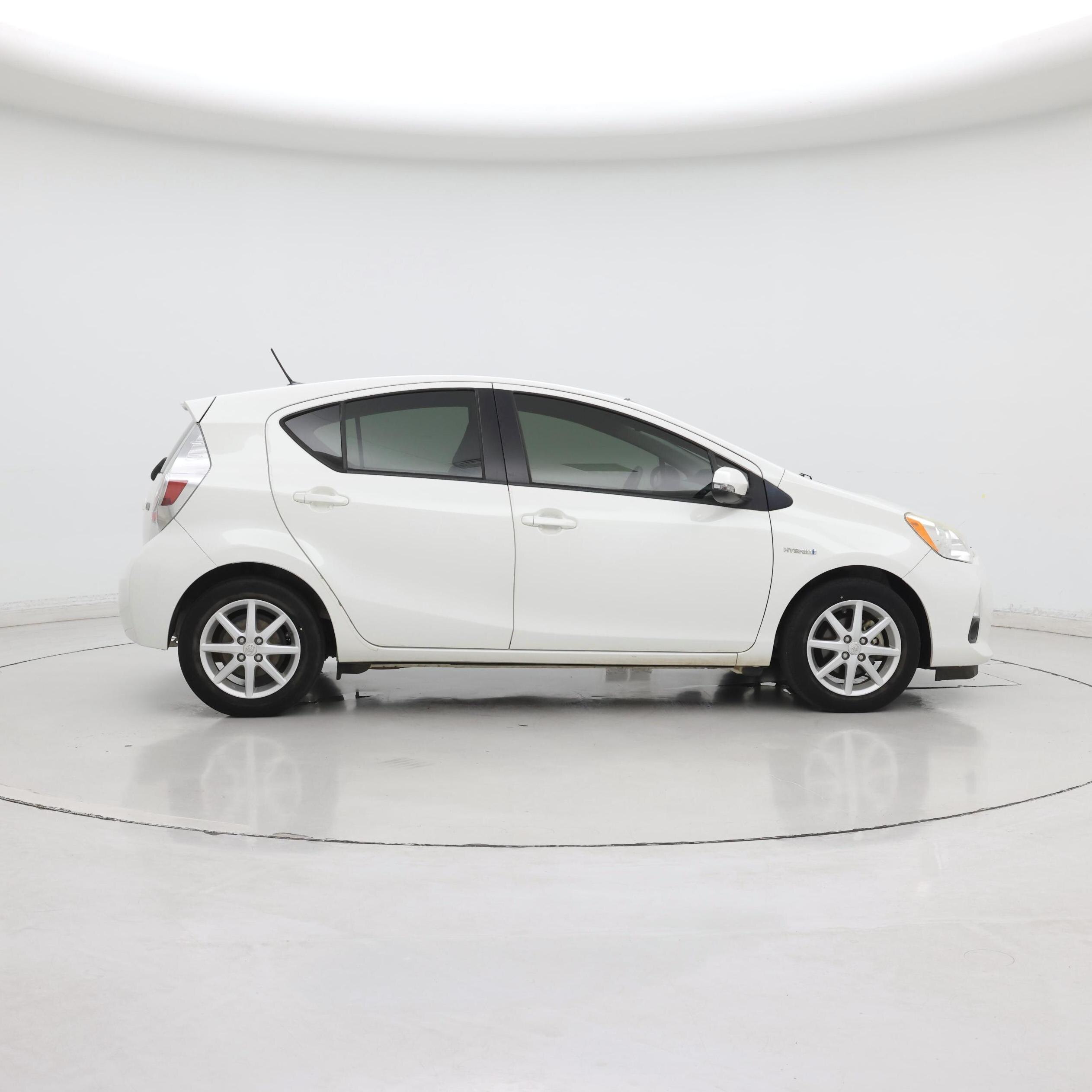 Thumbnail: 2013 Toyota Prius c - 7