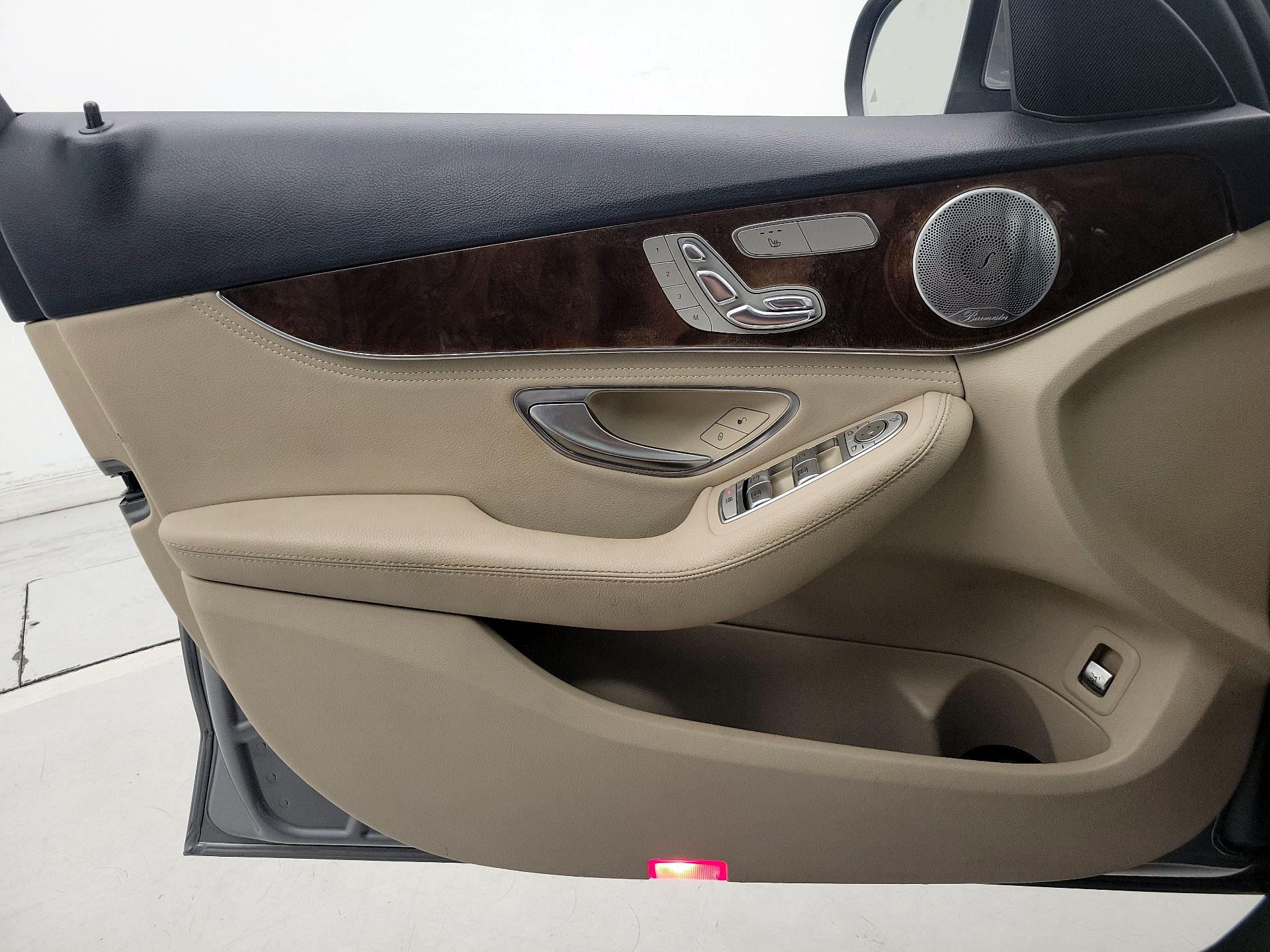 Thumbnail: 2016 Mercedes-Benz C-Class - 12