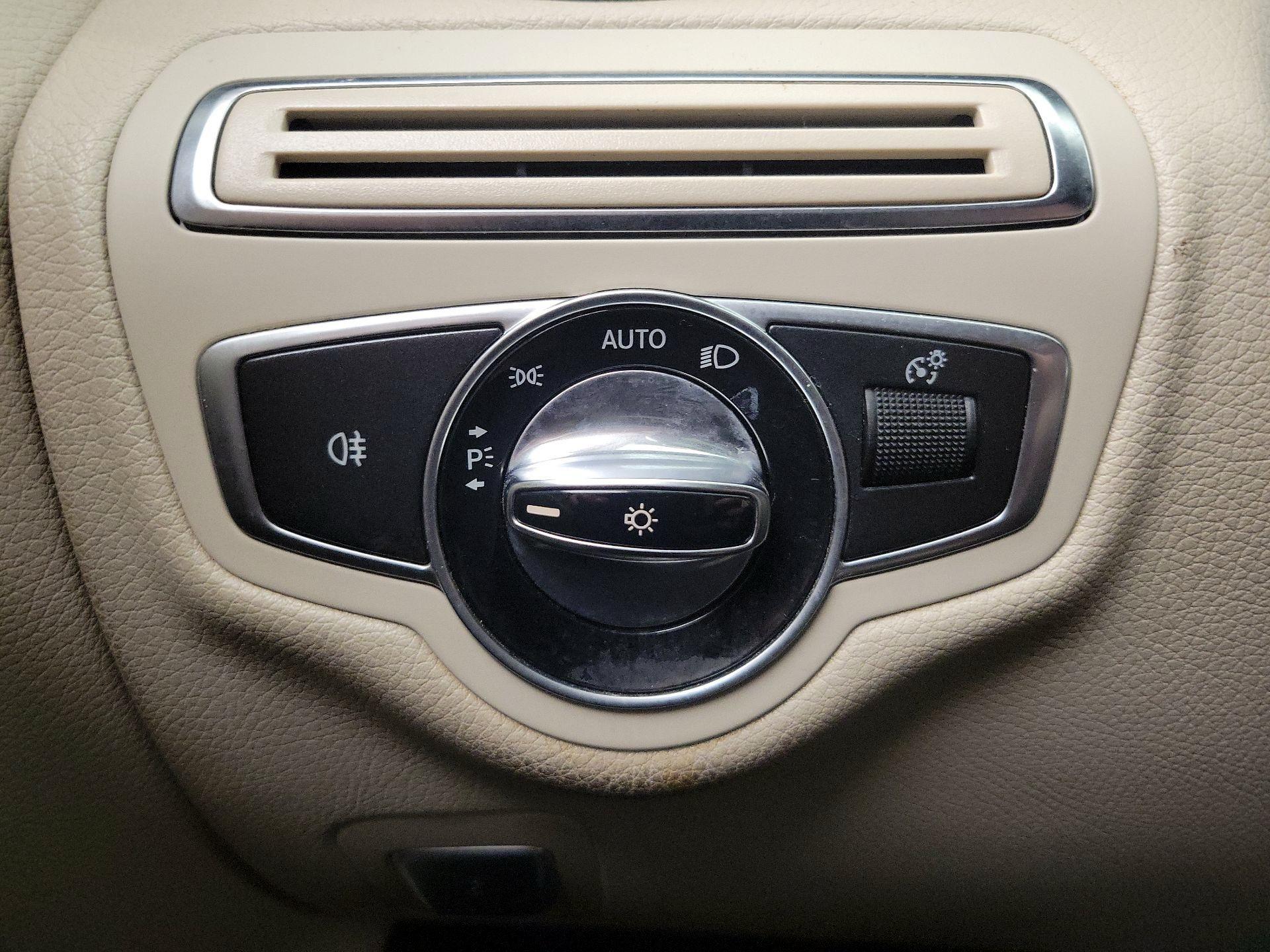 Thumbnail: 2016 Mercedes-Benz C-Class - 13