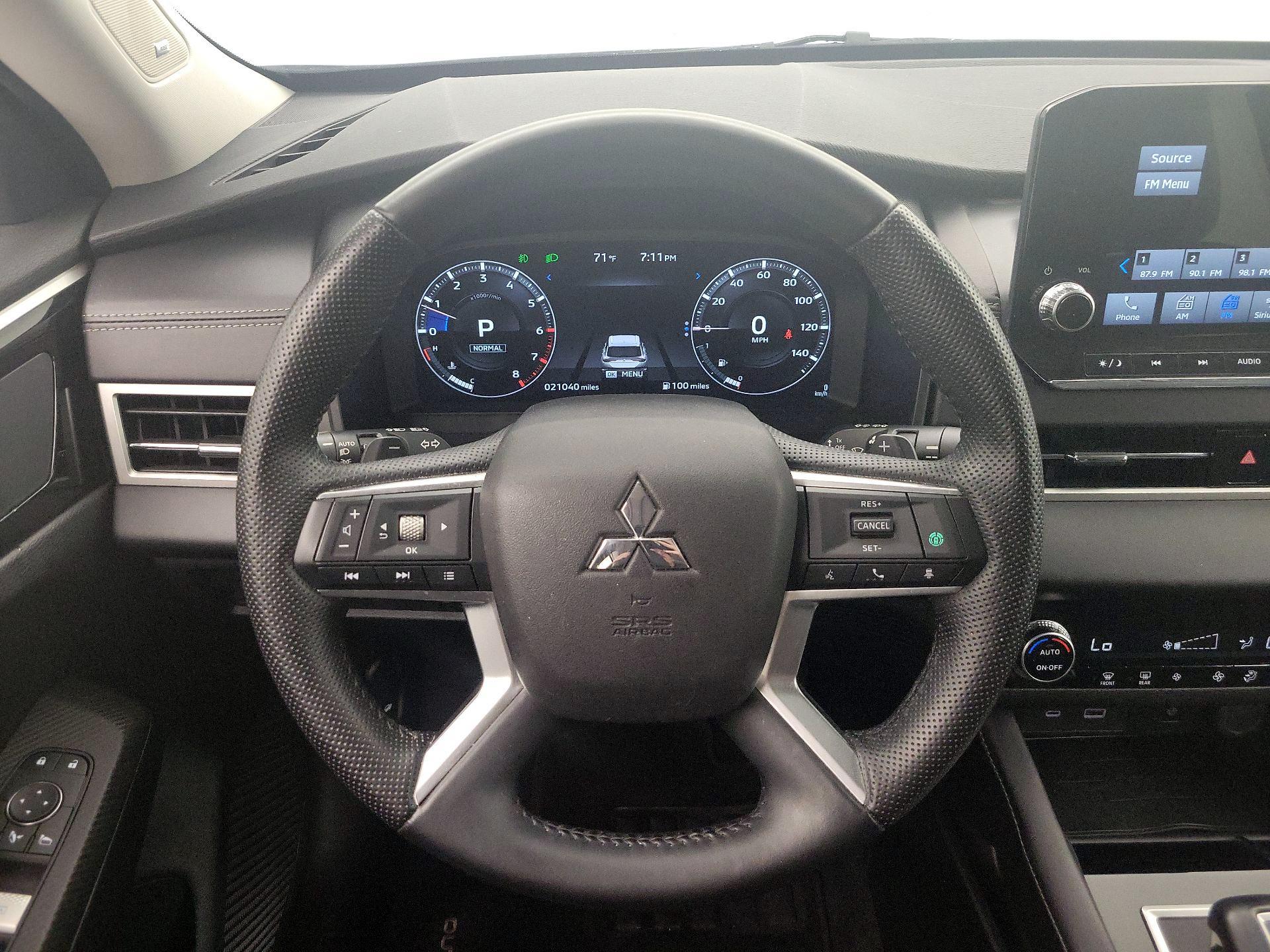 Thumbnail: 2024 Mitsubishi Outlander - 10