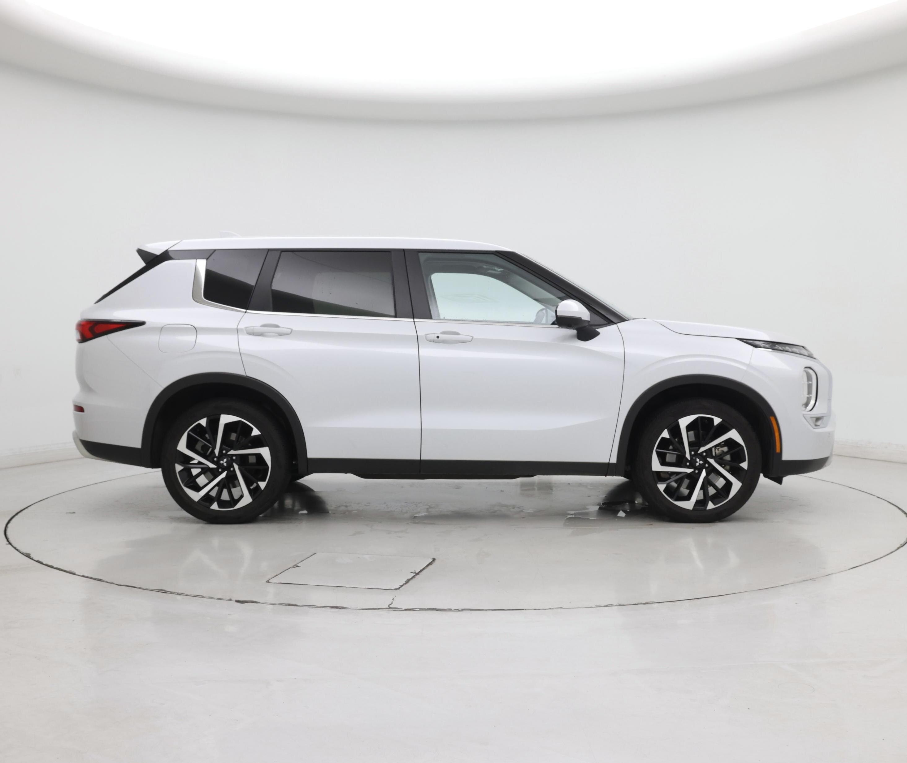 Thumbnail: 2024 Mitsubishi Outlander - 7
