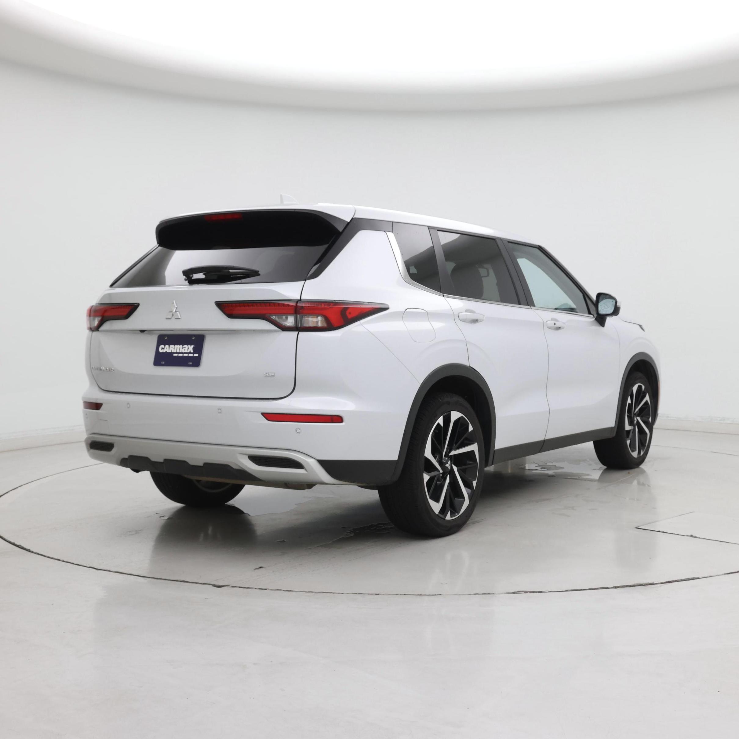Thumbnail: 2024 Mitsubishi Outlander - 8
