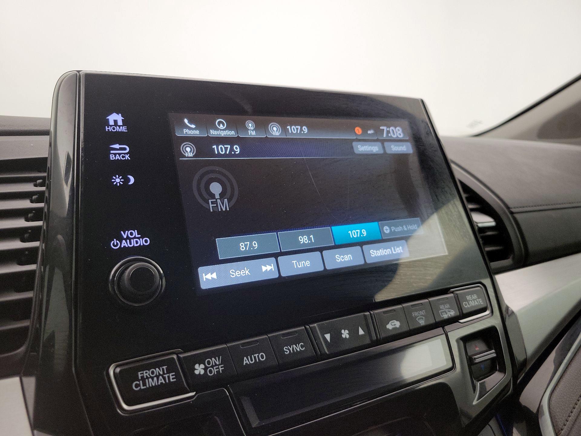 Thumbnail: 2018 Honda Odyssey - 16