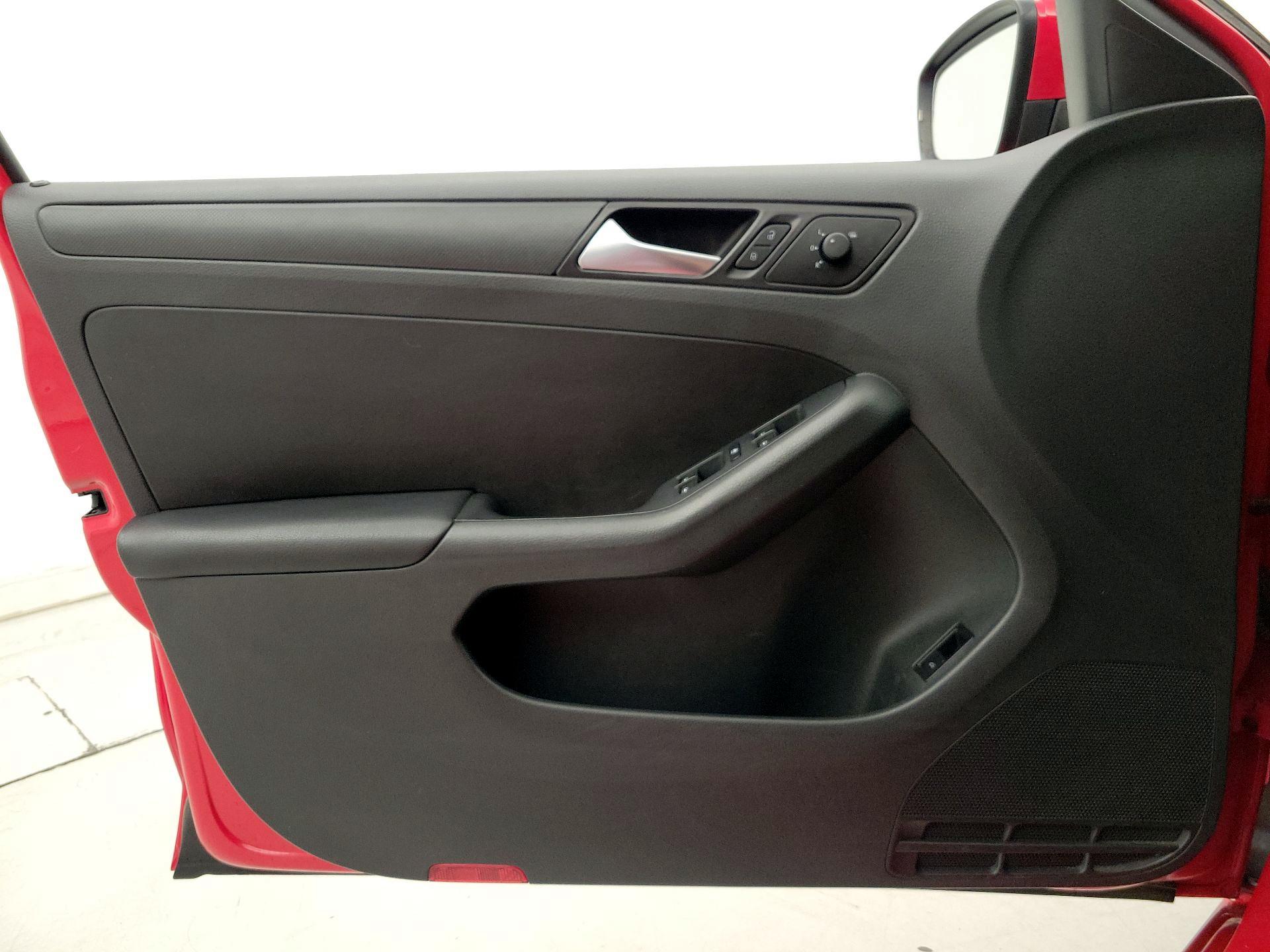 Thumbnail: 2014 Volkswagen Jetta - 12