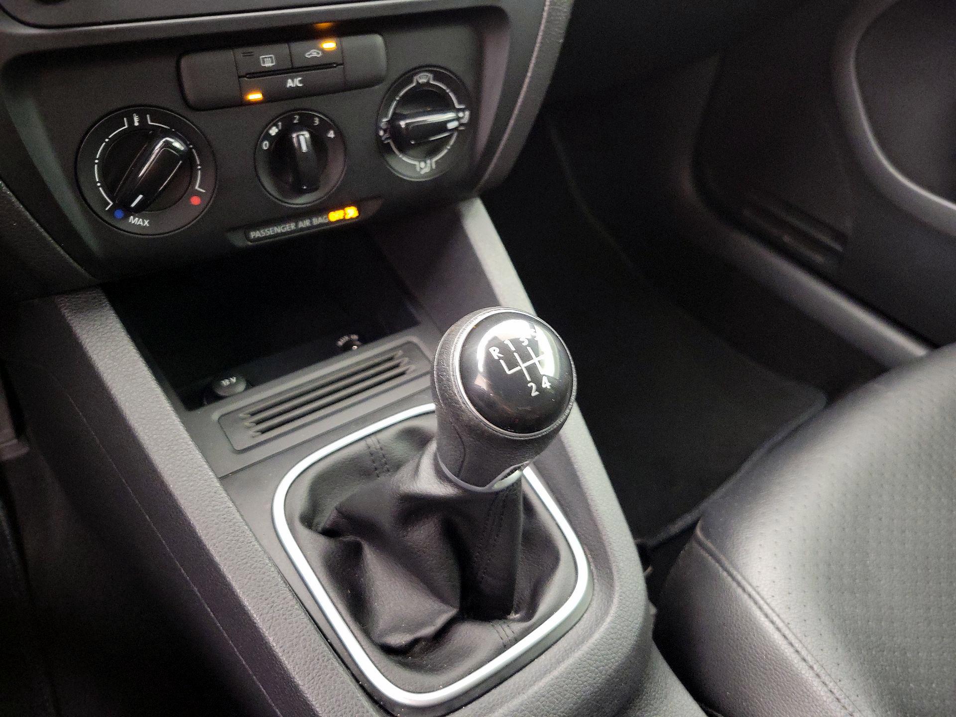 Thumbnail: 2014 Volkswagen Jetta - 16