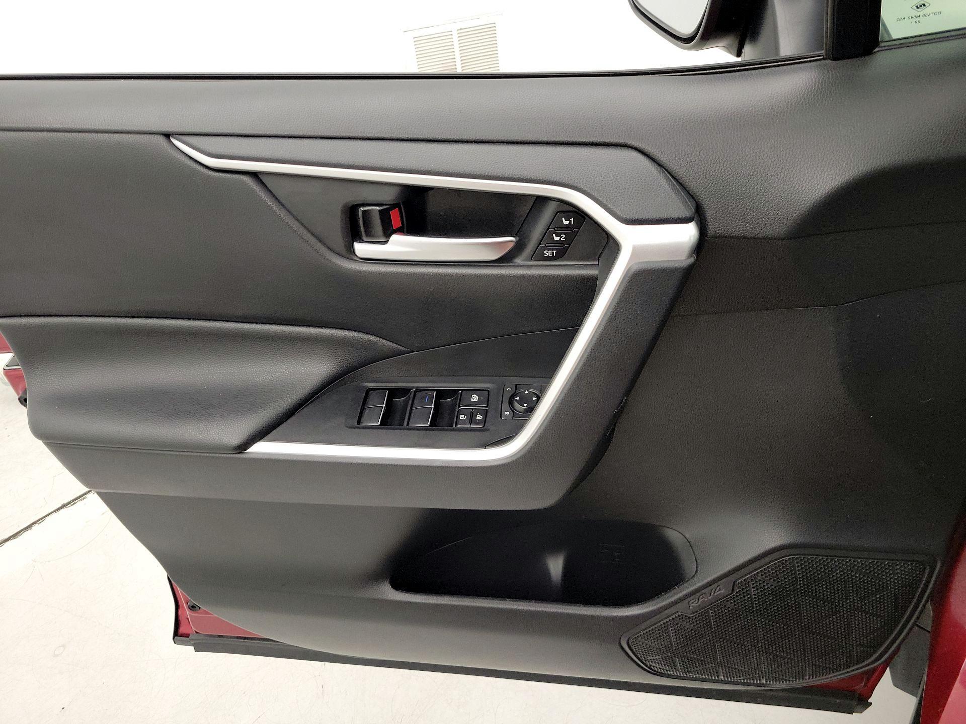 Thumbnail: 2021 Toyota RAV4 - 12