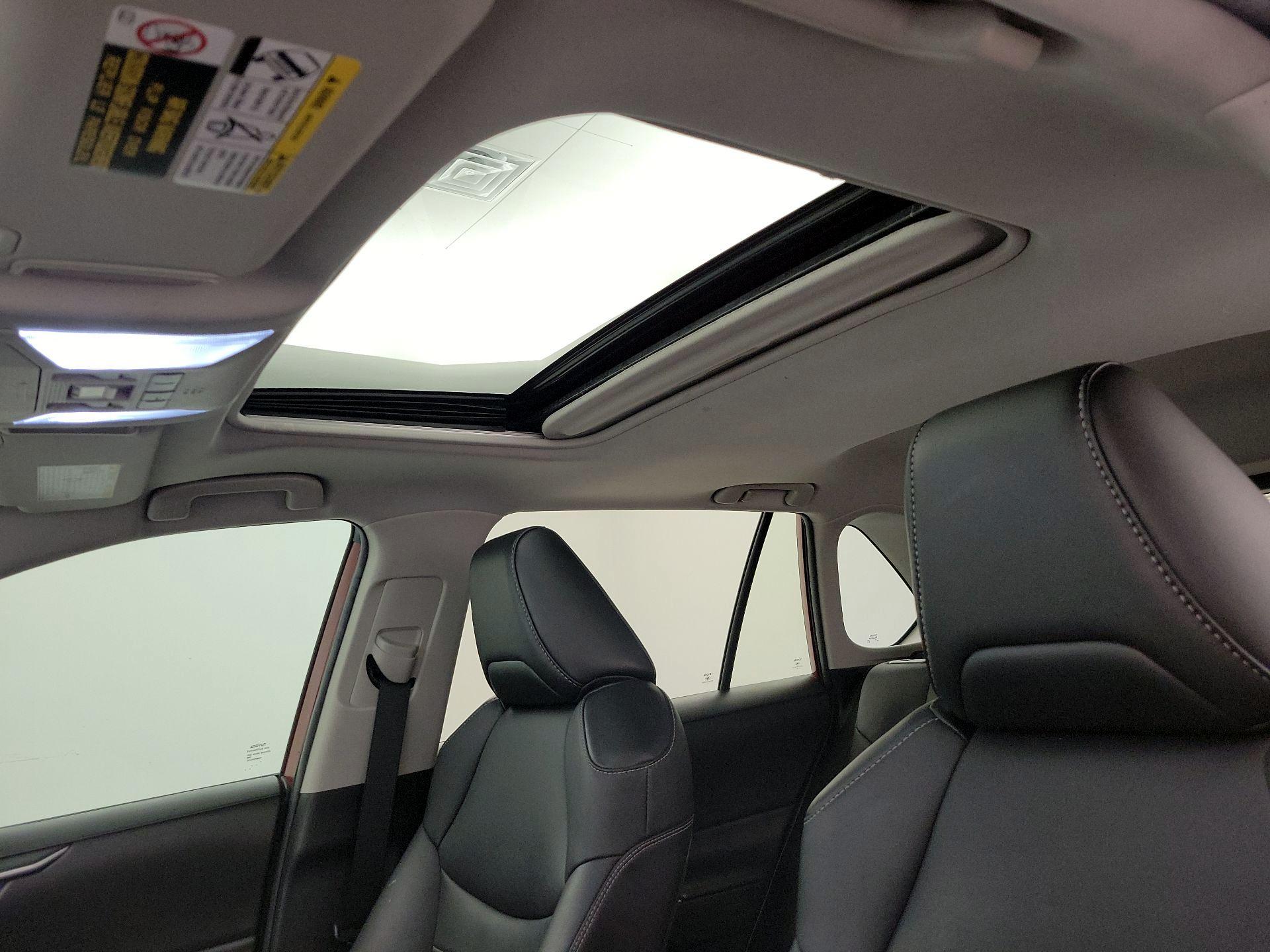Thumbnail: 2021 Toyota RAV4 - 19