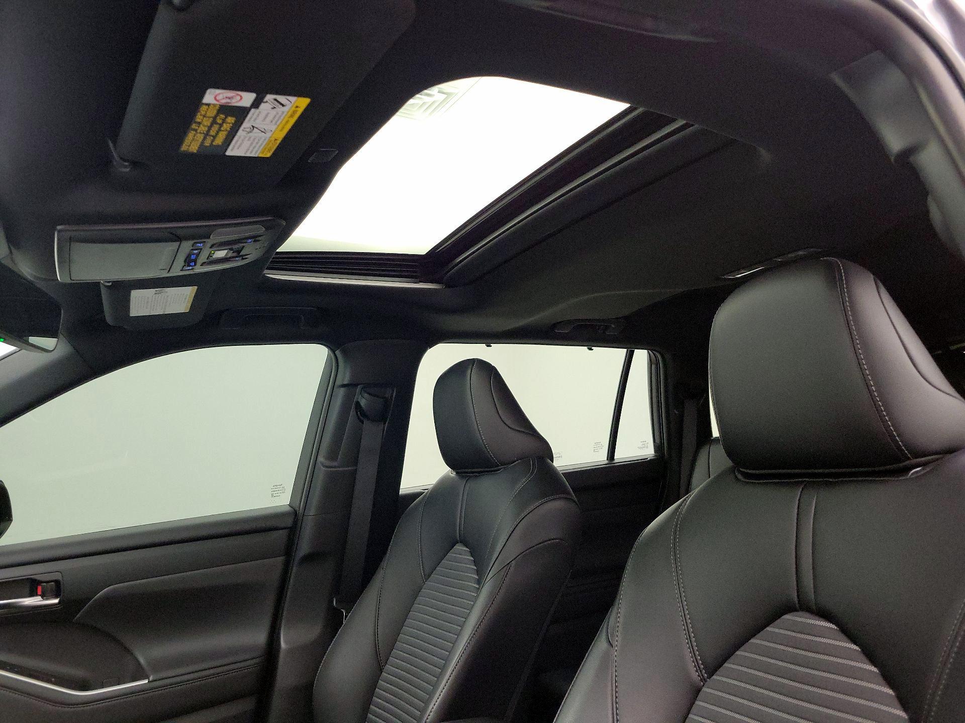 Thumbnail: 2022 Toyota Highlander - 19