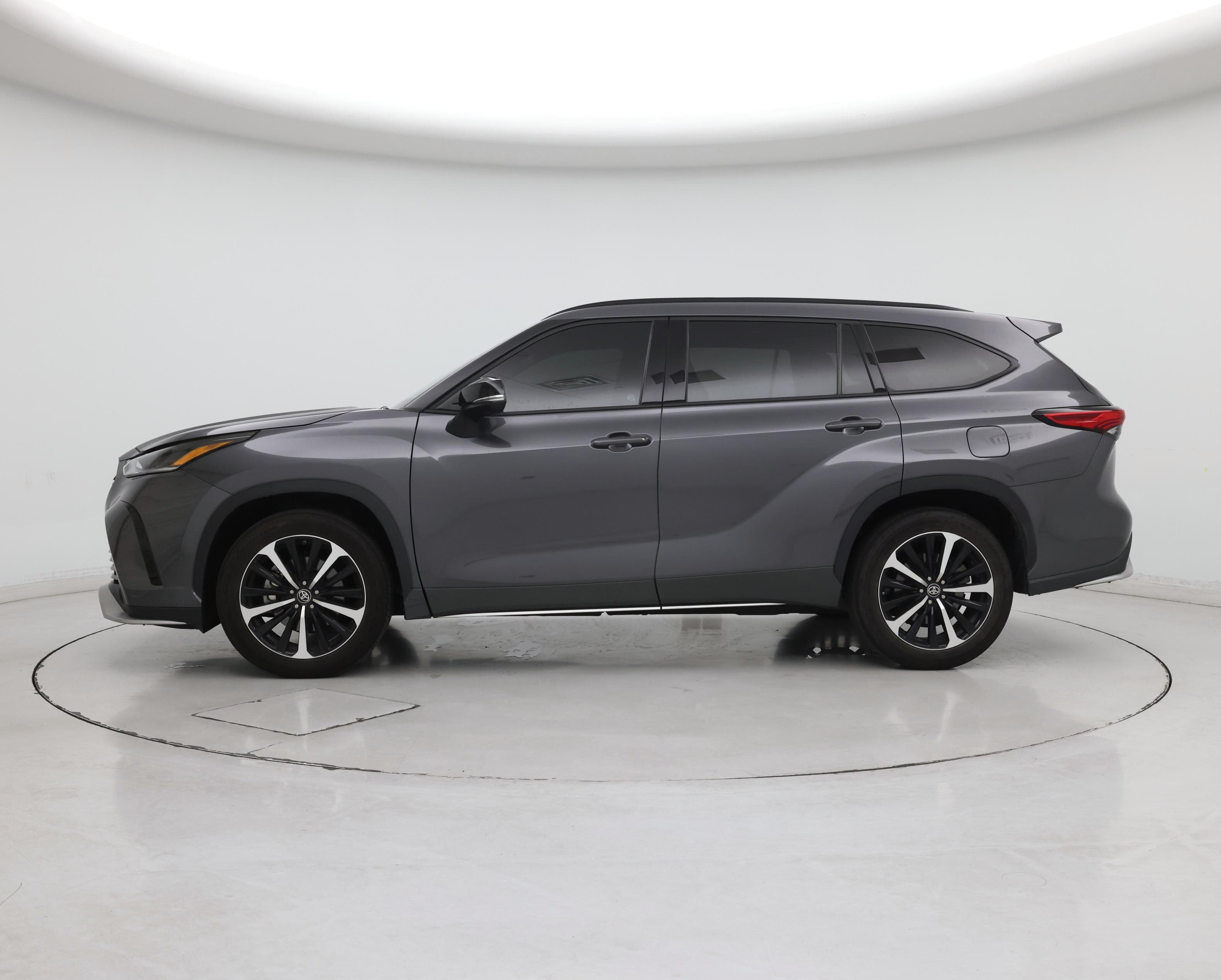 Thumbnail: 2022 Toyota Highlander - 3