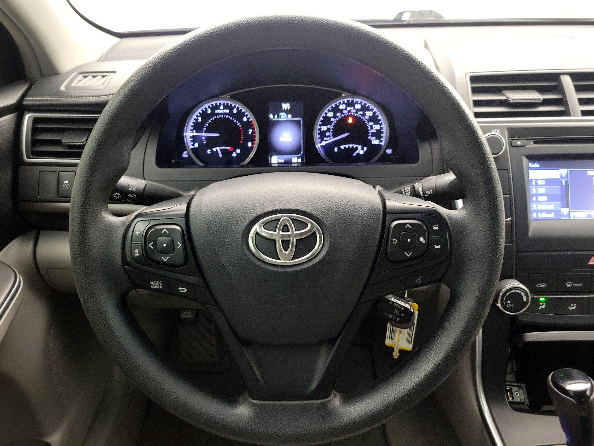 Thumbnail: 2016 Toyota Camry - 10