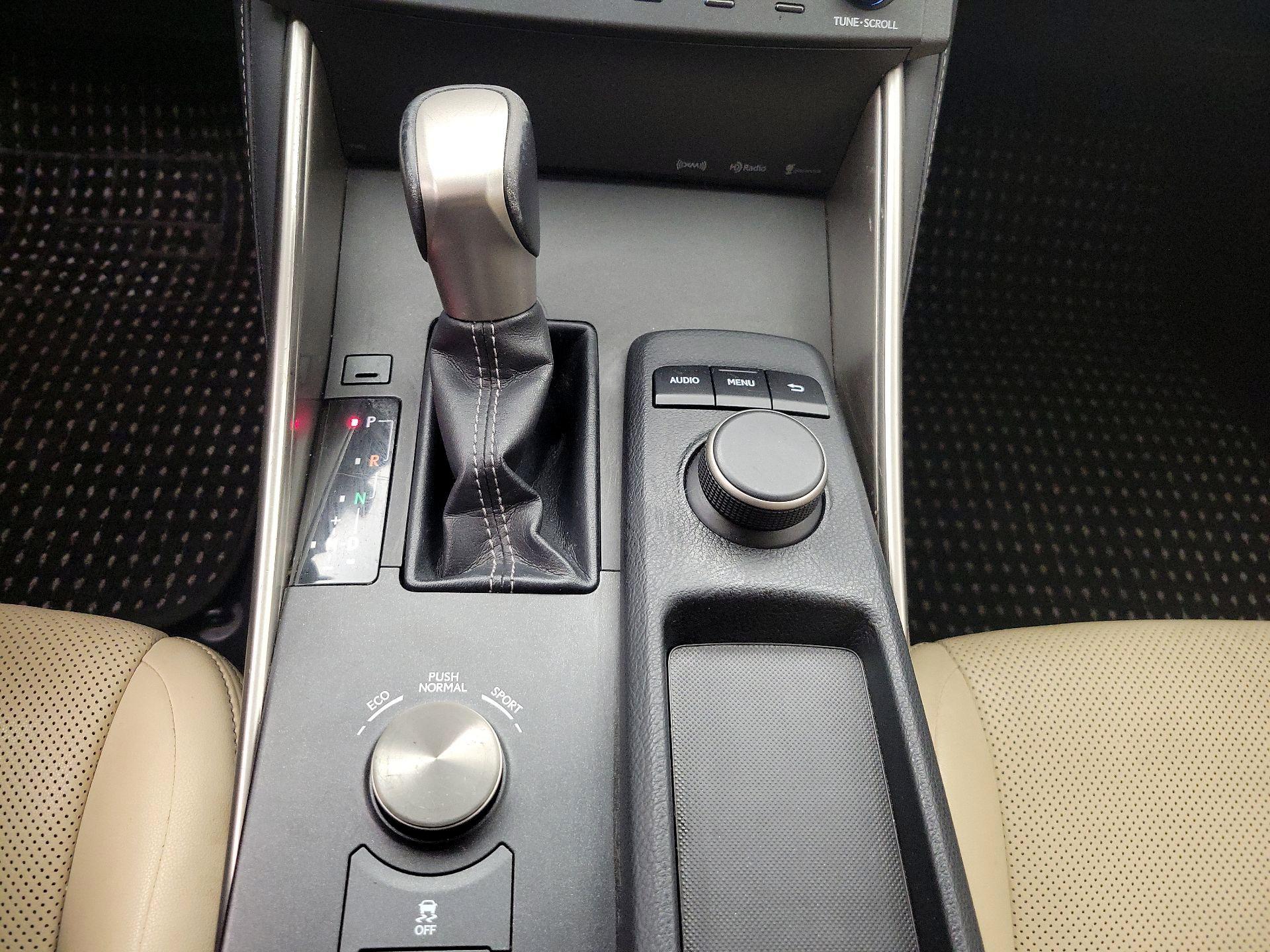 Thumbnail: 2016 Lexus IS - 17
