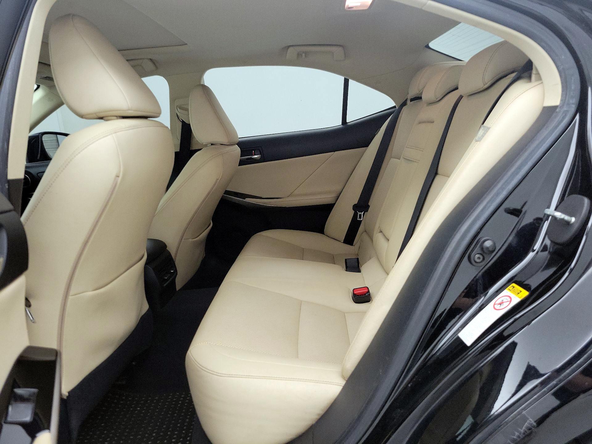 Thumbnail: 2016 Lexus IS - 20