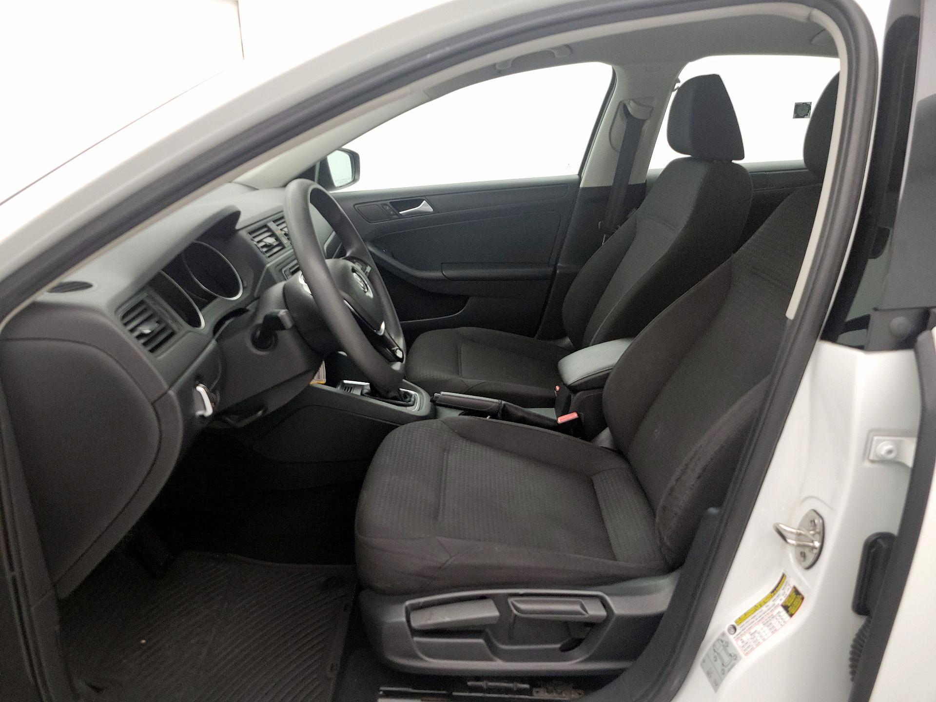 Thumbnail: 2016 Volkswagen Jetta - 11