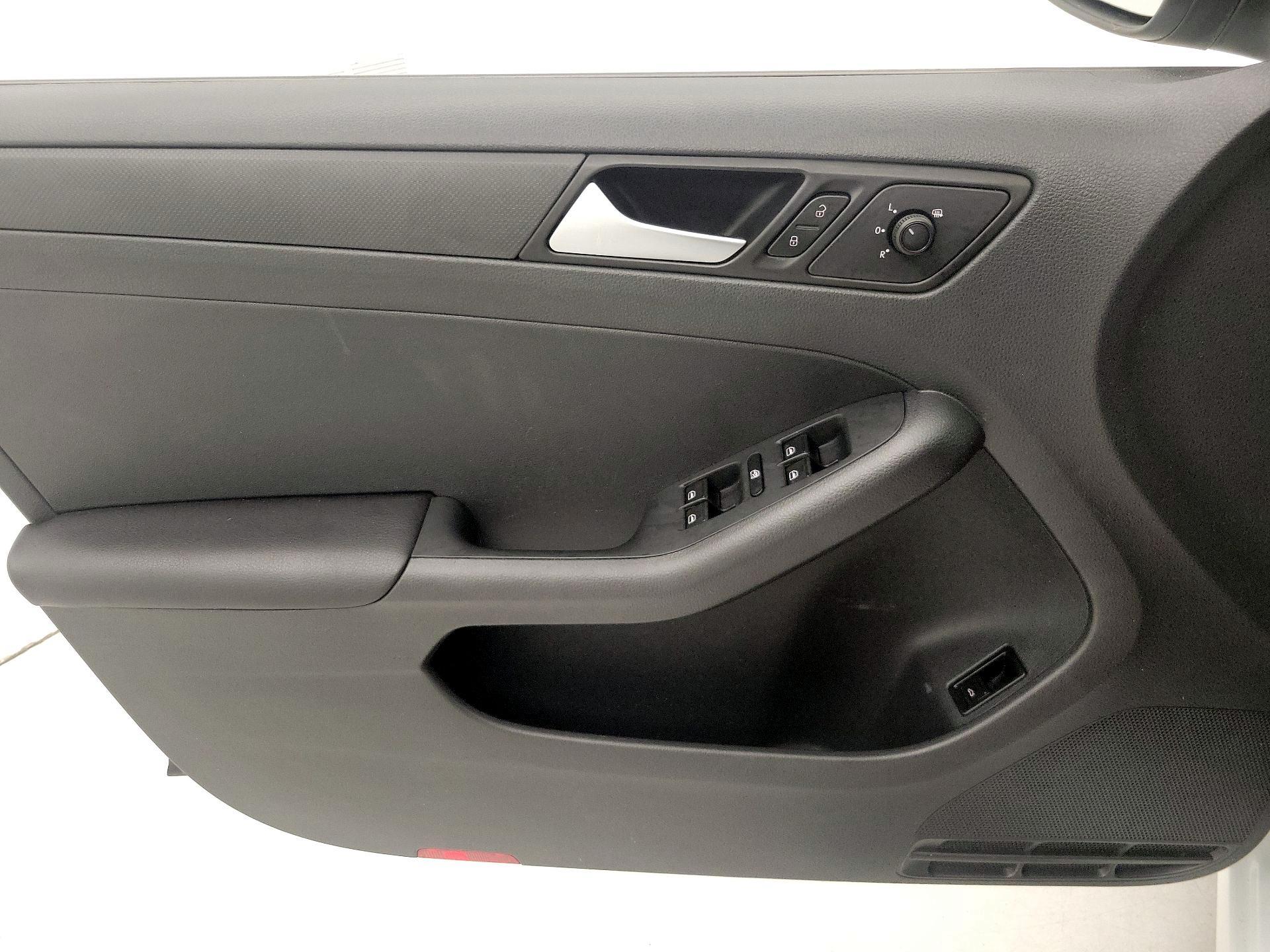 Thumbnail: 2016 Volkswagen Jetta - 12