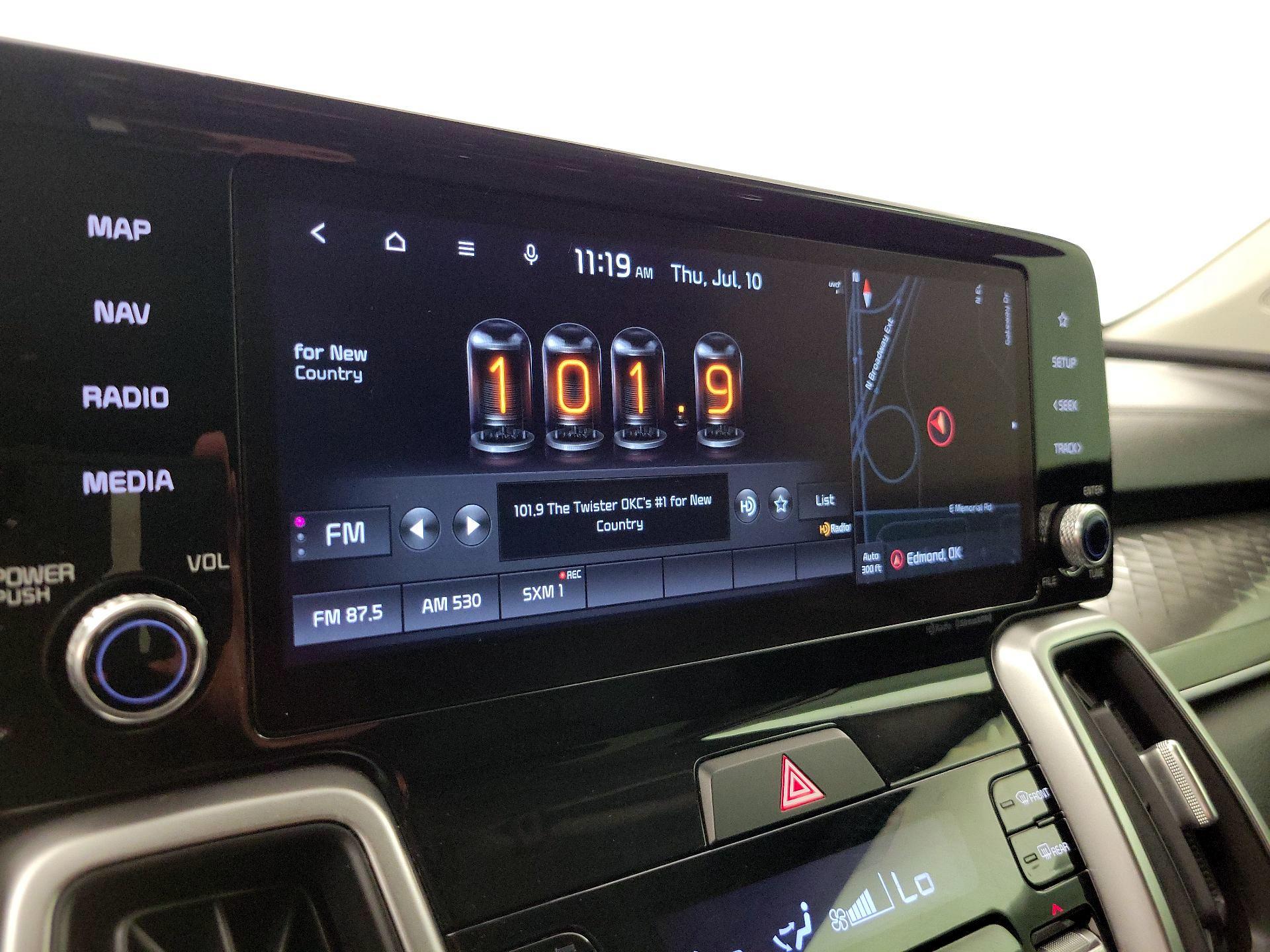 Thumbnail: 2022 Kia Sorento - 16