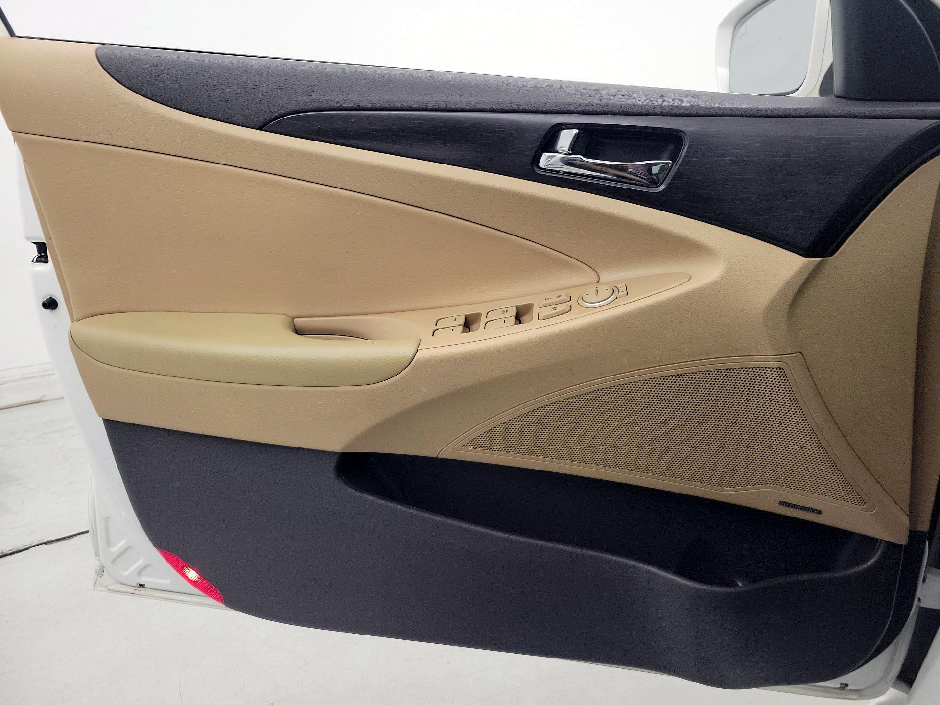Thumbnail: 2014 Hyundai Sonata - 12