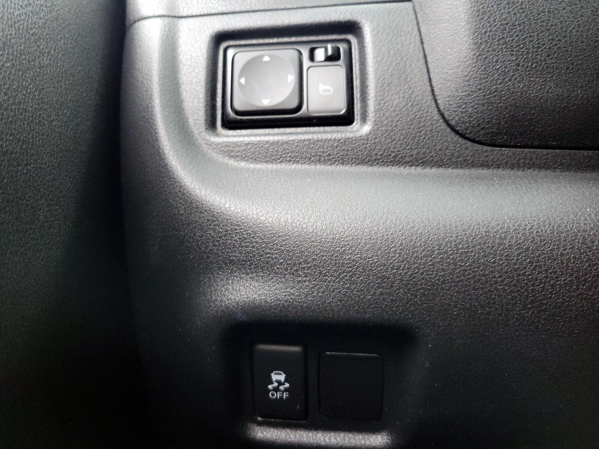 Thumbnail: 2015 Nissan Versa Note - 13