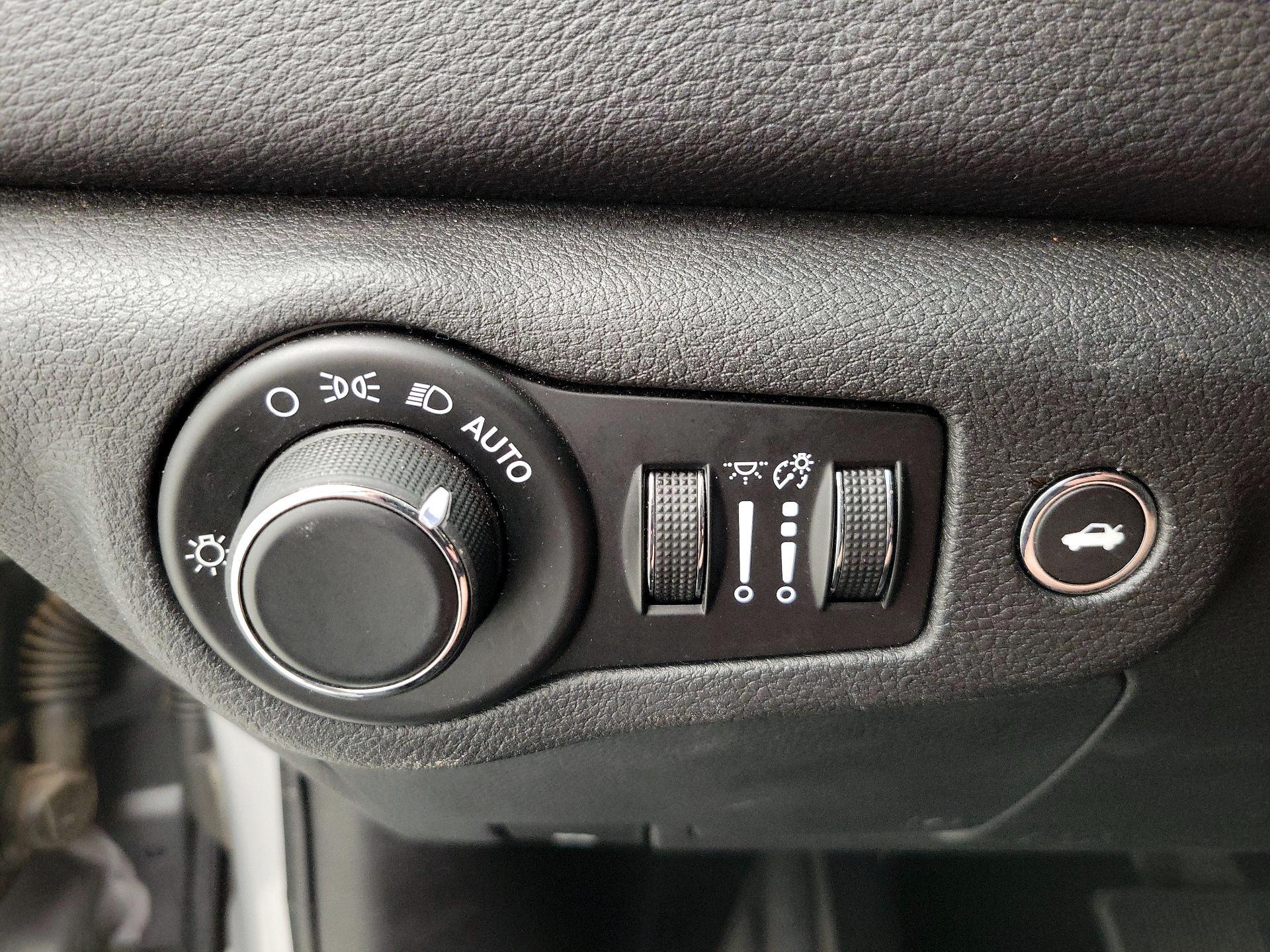 Thumbnail: 2016 Chrysler 200 - 13