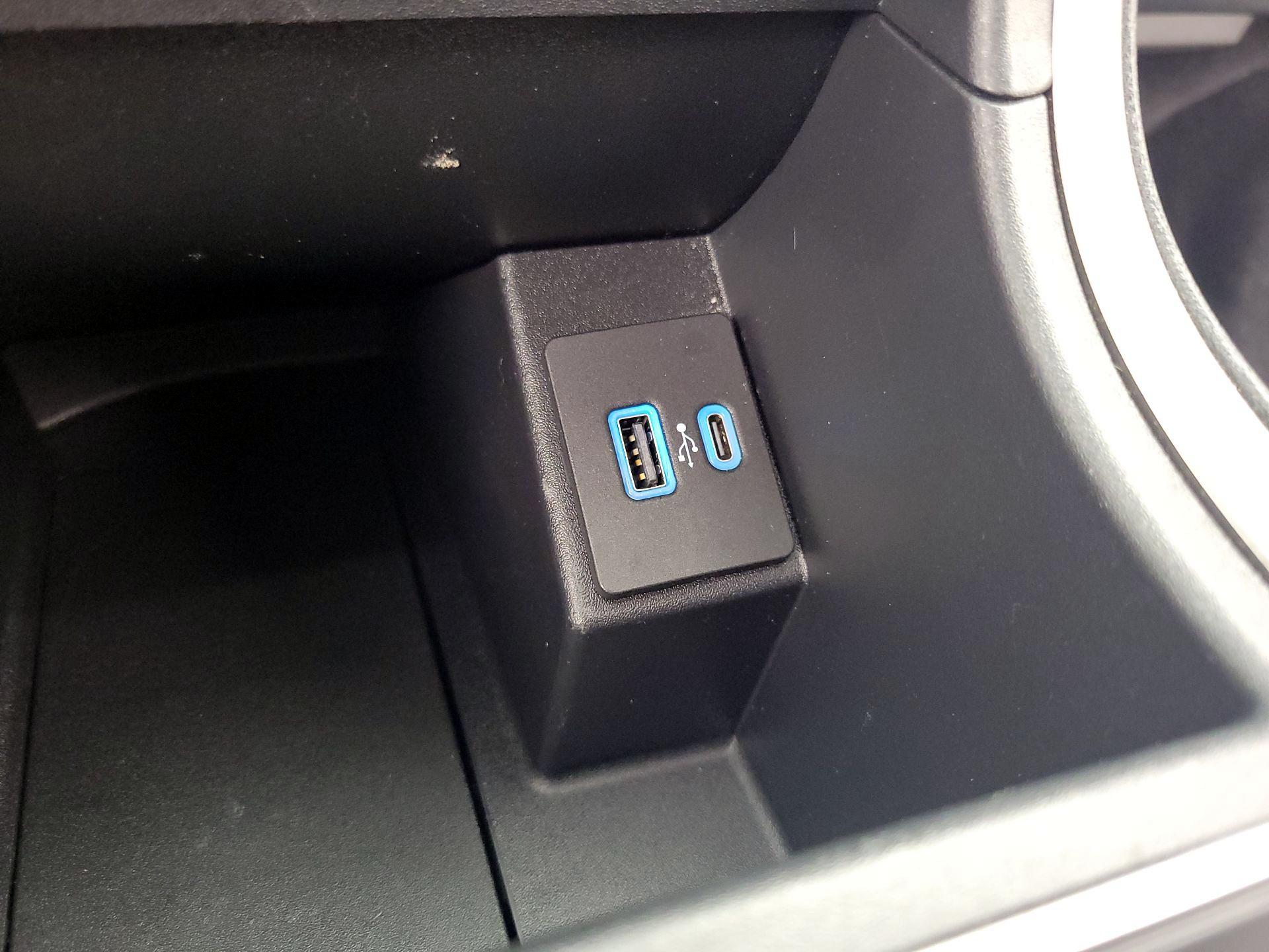 Thumbnail: 2021 Ford Edge - 18