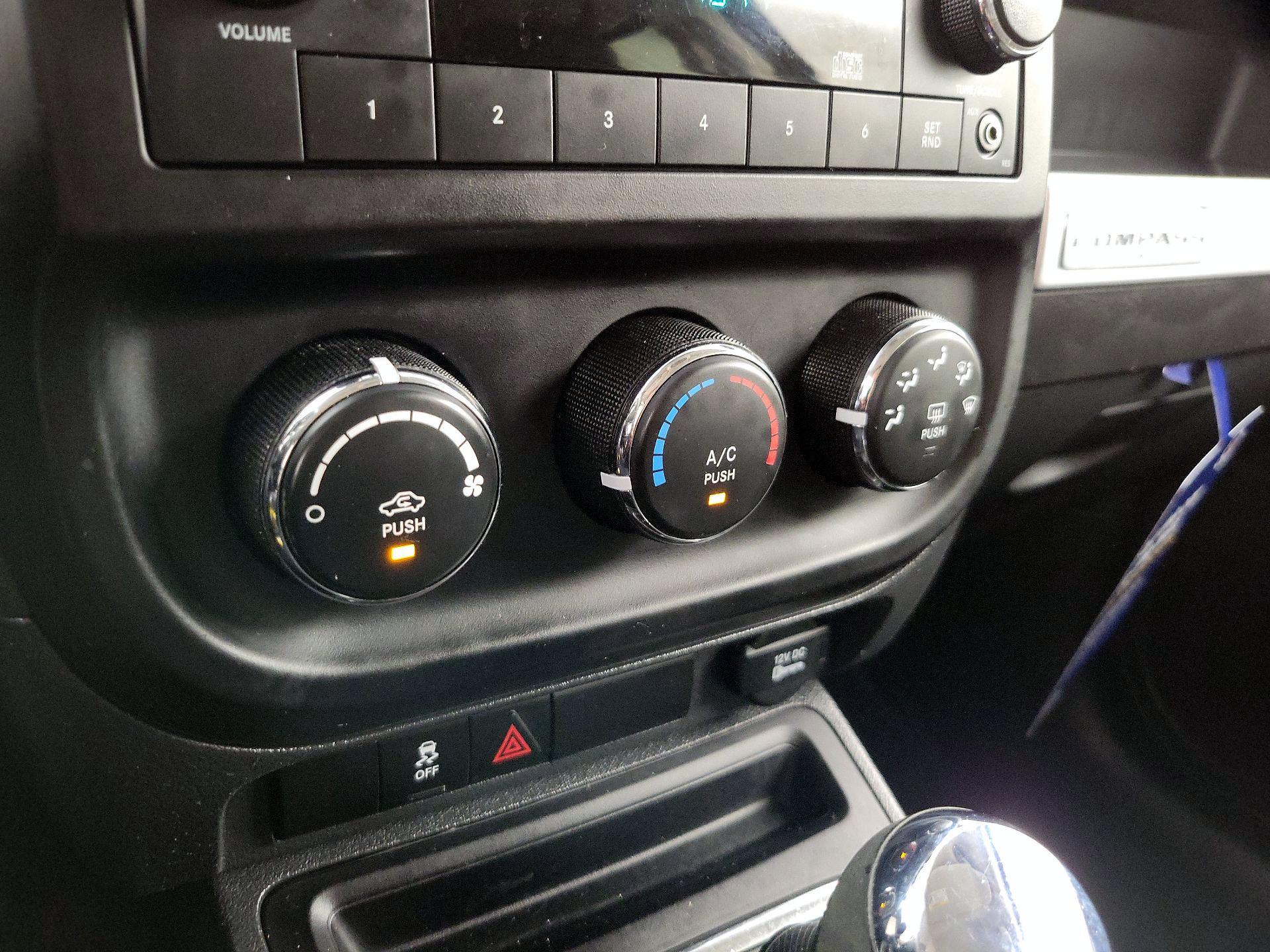 Thumbnail: 2015 Jeep Compass - 14
