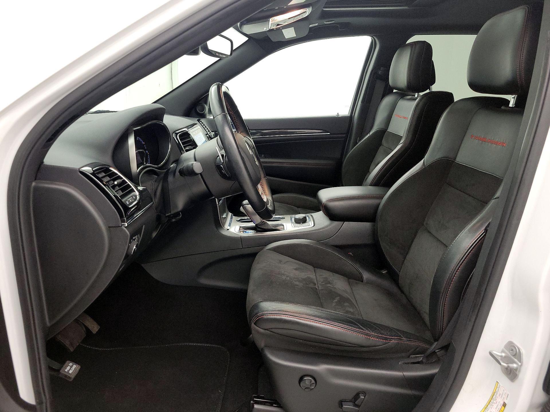 Thumbnail: 2020 Jeep Grand Cherokee - 11