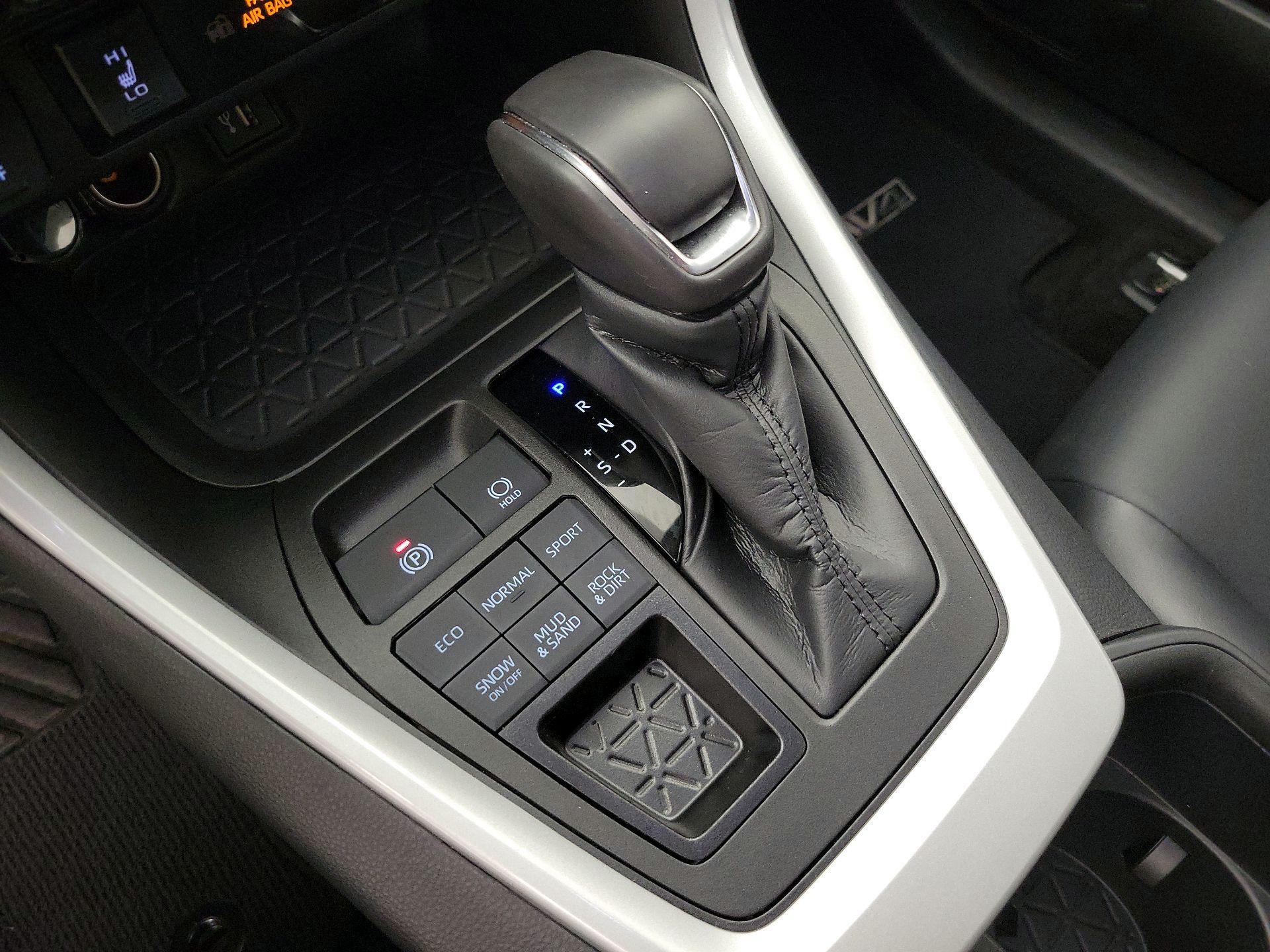 Thumbnail: 2023 Toyota RAV4 - 17