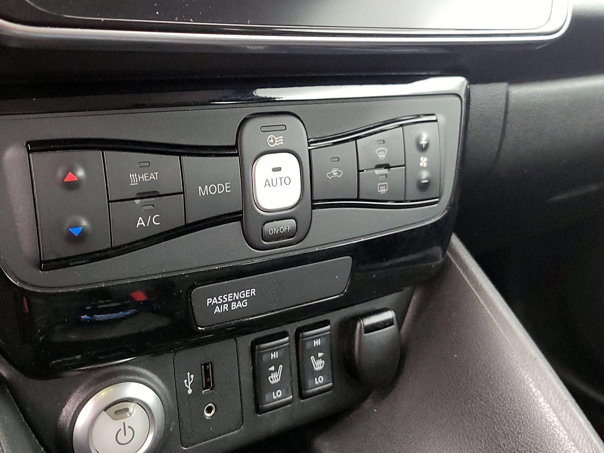 Thumbnail: 2018 Nissan Leaf - 17